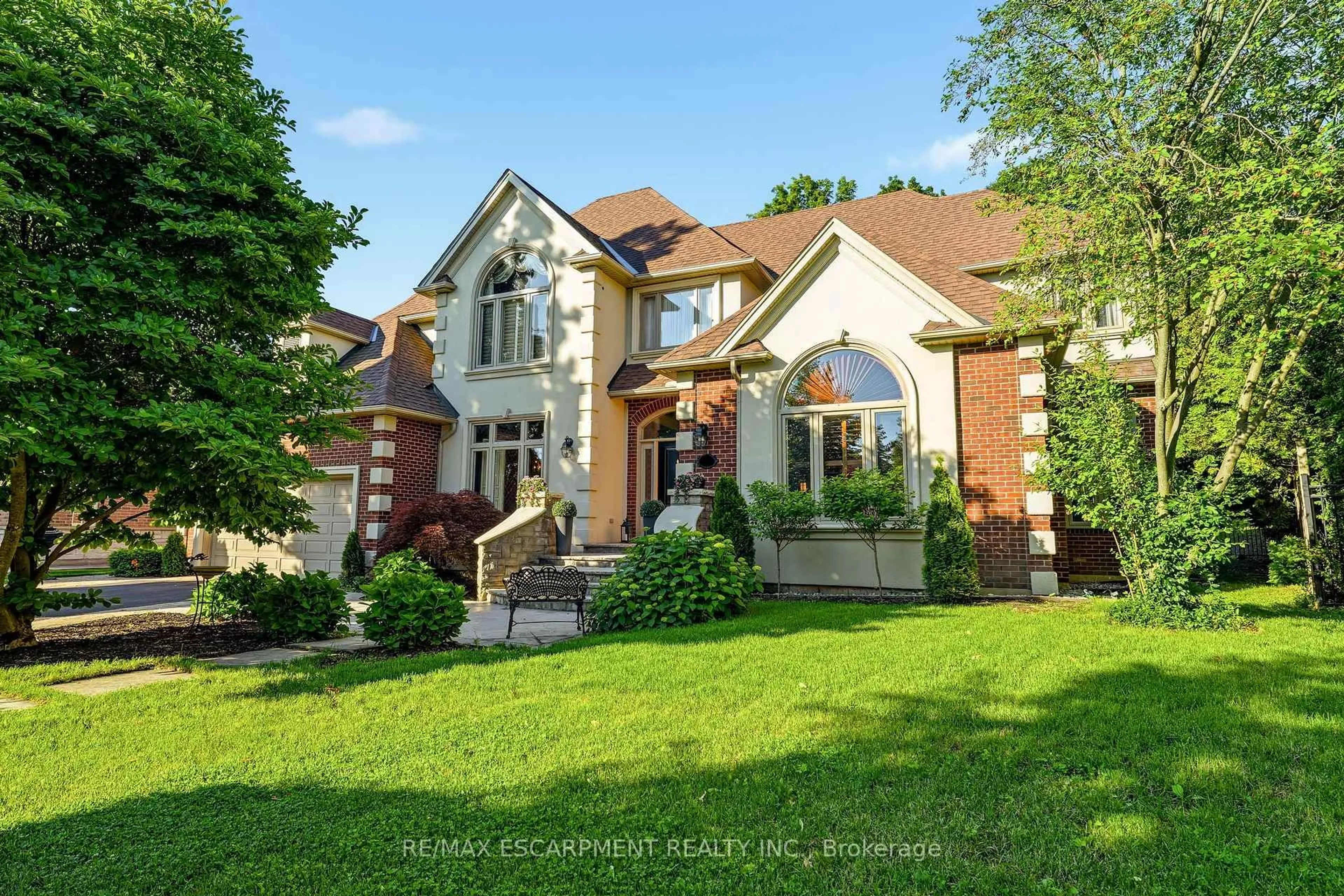 Home with brick exterior material, street for 1111 Crofton Way, Burlington Ontario L7P 4X1