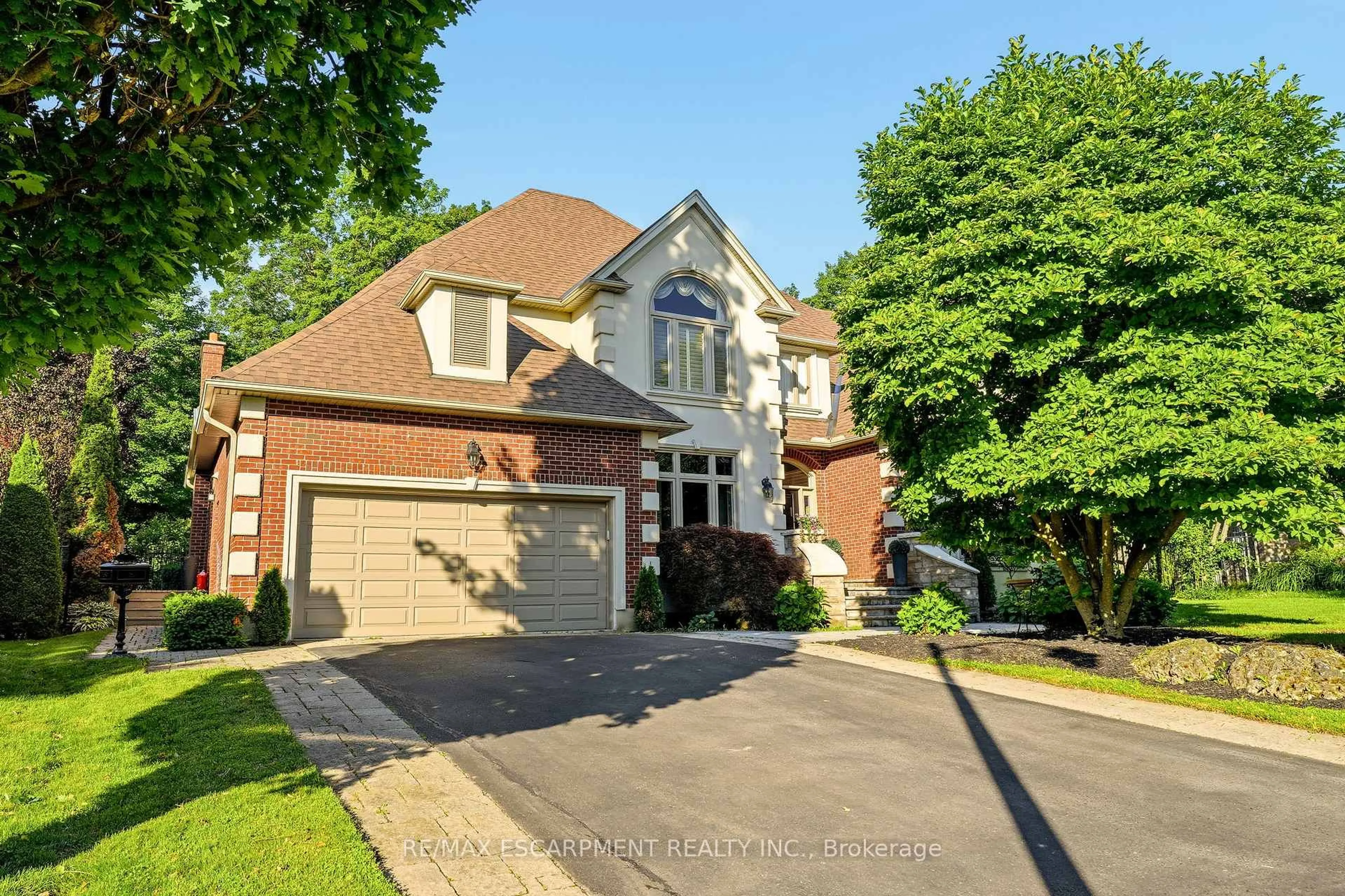 Home with brick exterior material, street for 1111 Crofton Way, Burlington Ontario L7P 4X1