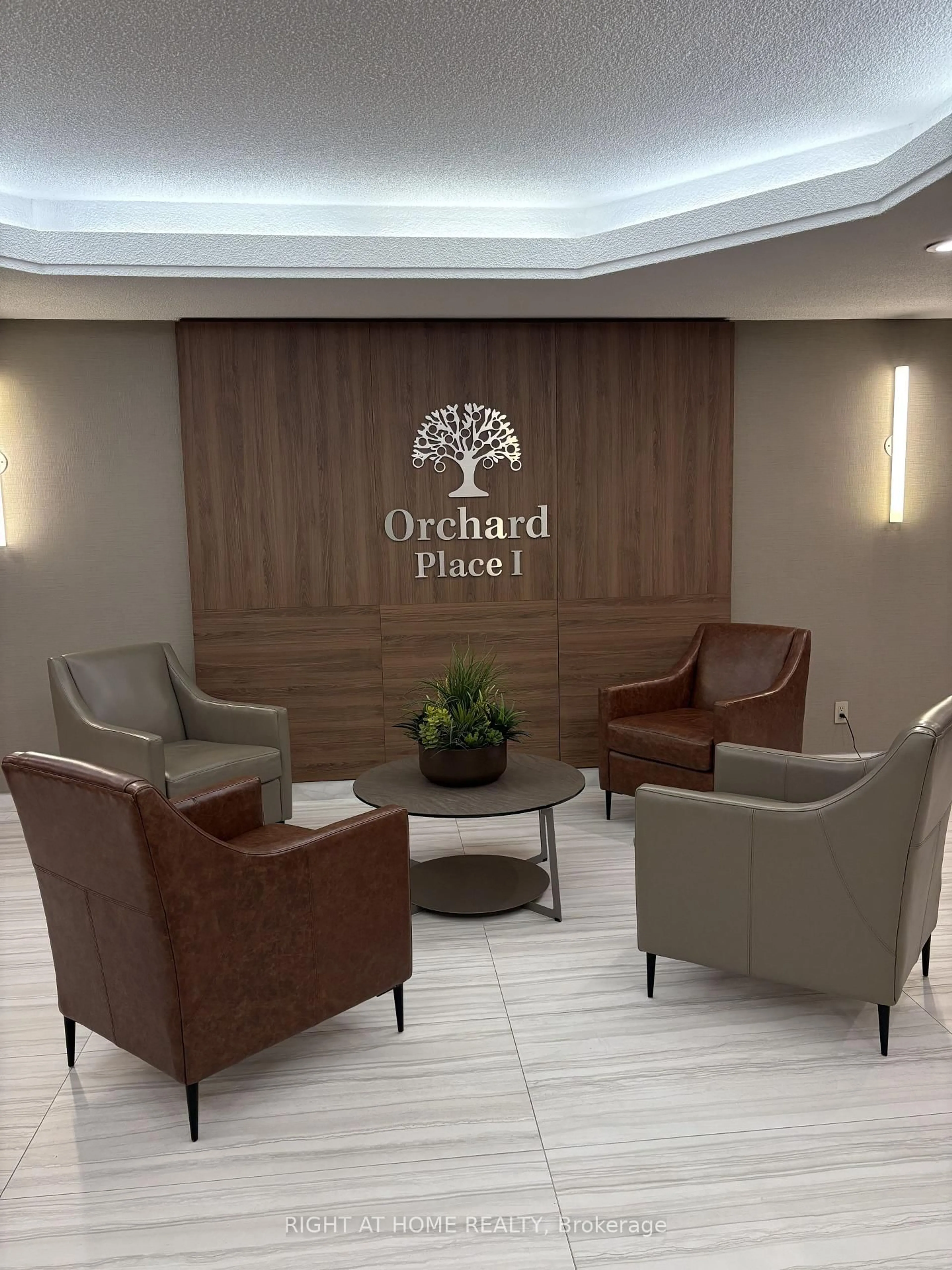 Lobby for 1111 Bough Beeches Blvd #606, Mississauga Ontario L4W 4N1