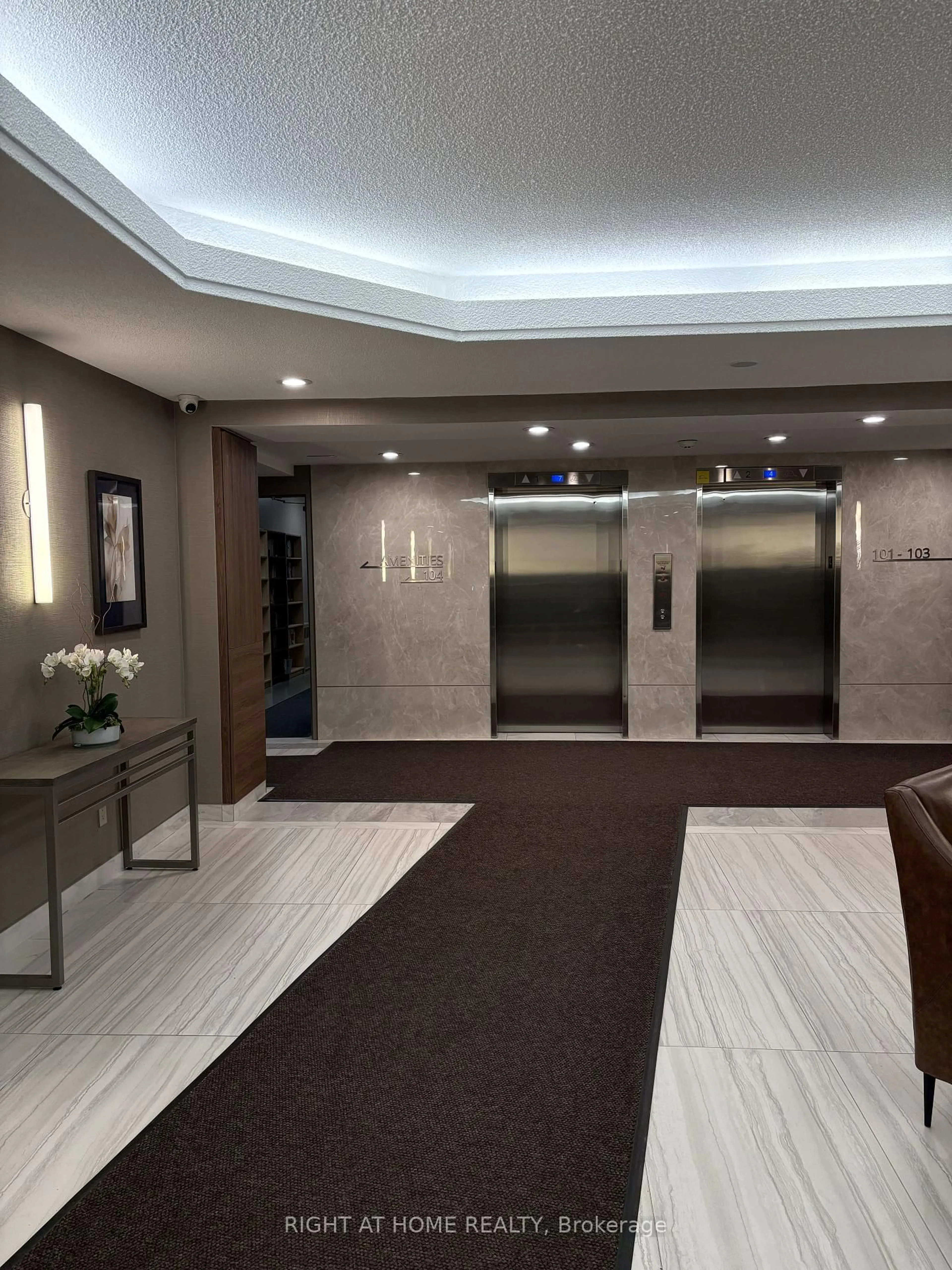 Lobby for 1111 Bough Beeches Blvd #606, Mississauga Ontario L4W 4N1
