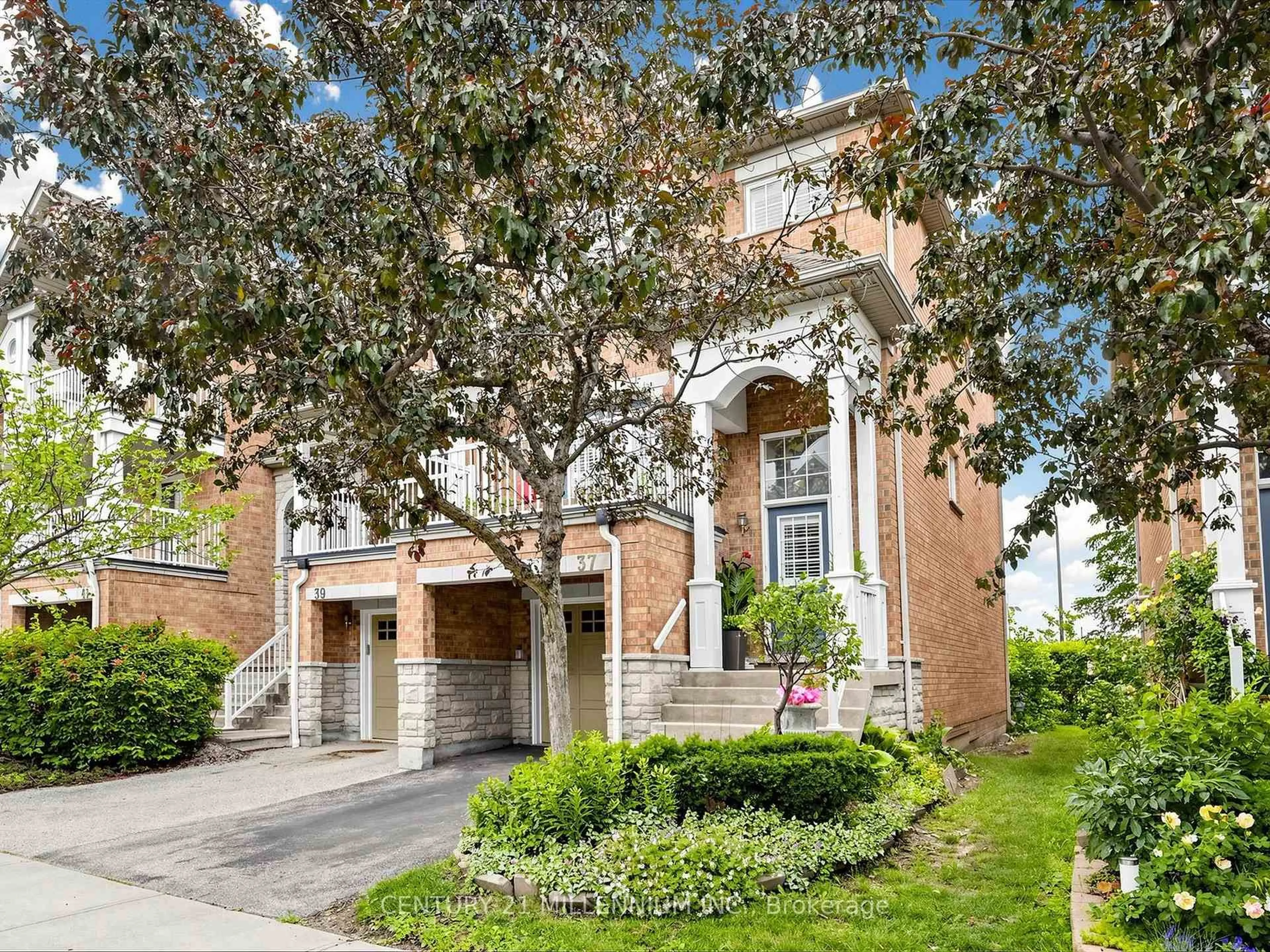 Home with brick exterior material, street for 601 Shoreline Dr #37, Mississauga Ontario L5B 4K7