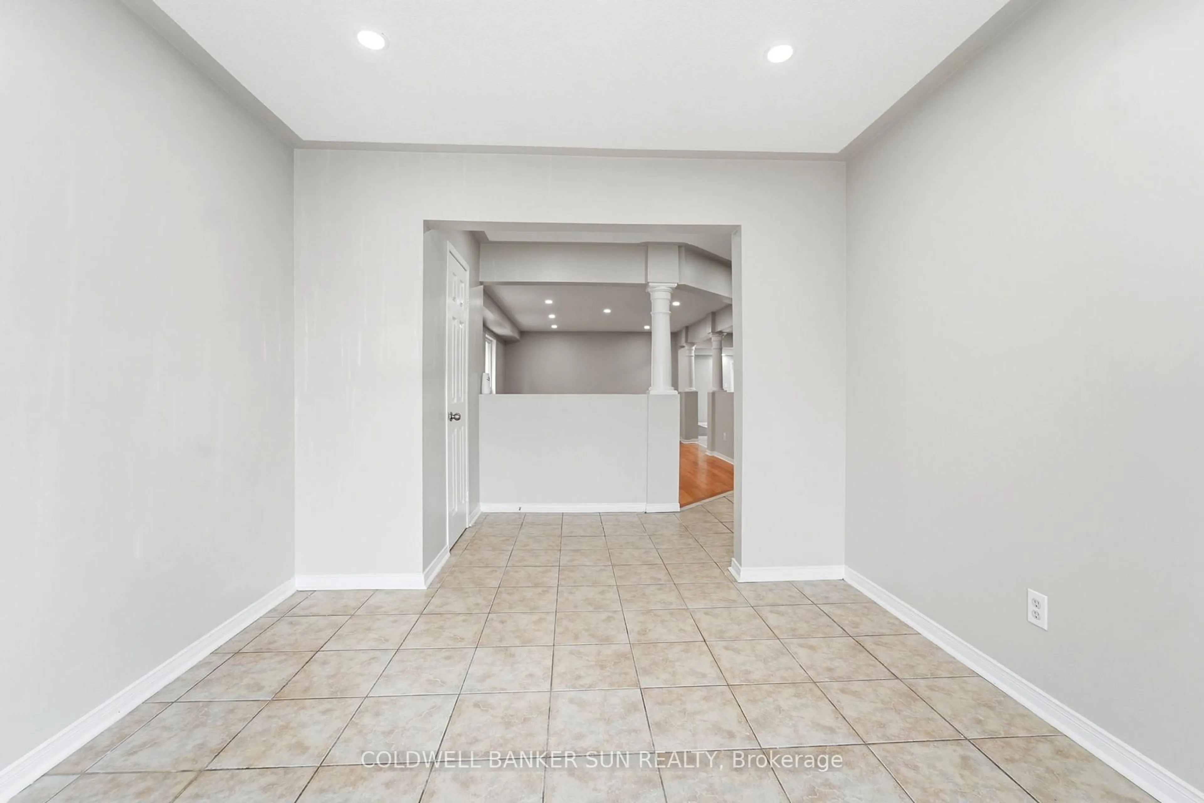 Indoor entryway for 67 Tufton Cres, Brampton Ontario L7A 3J2