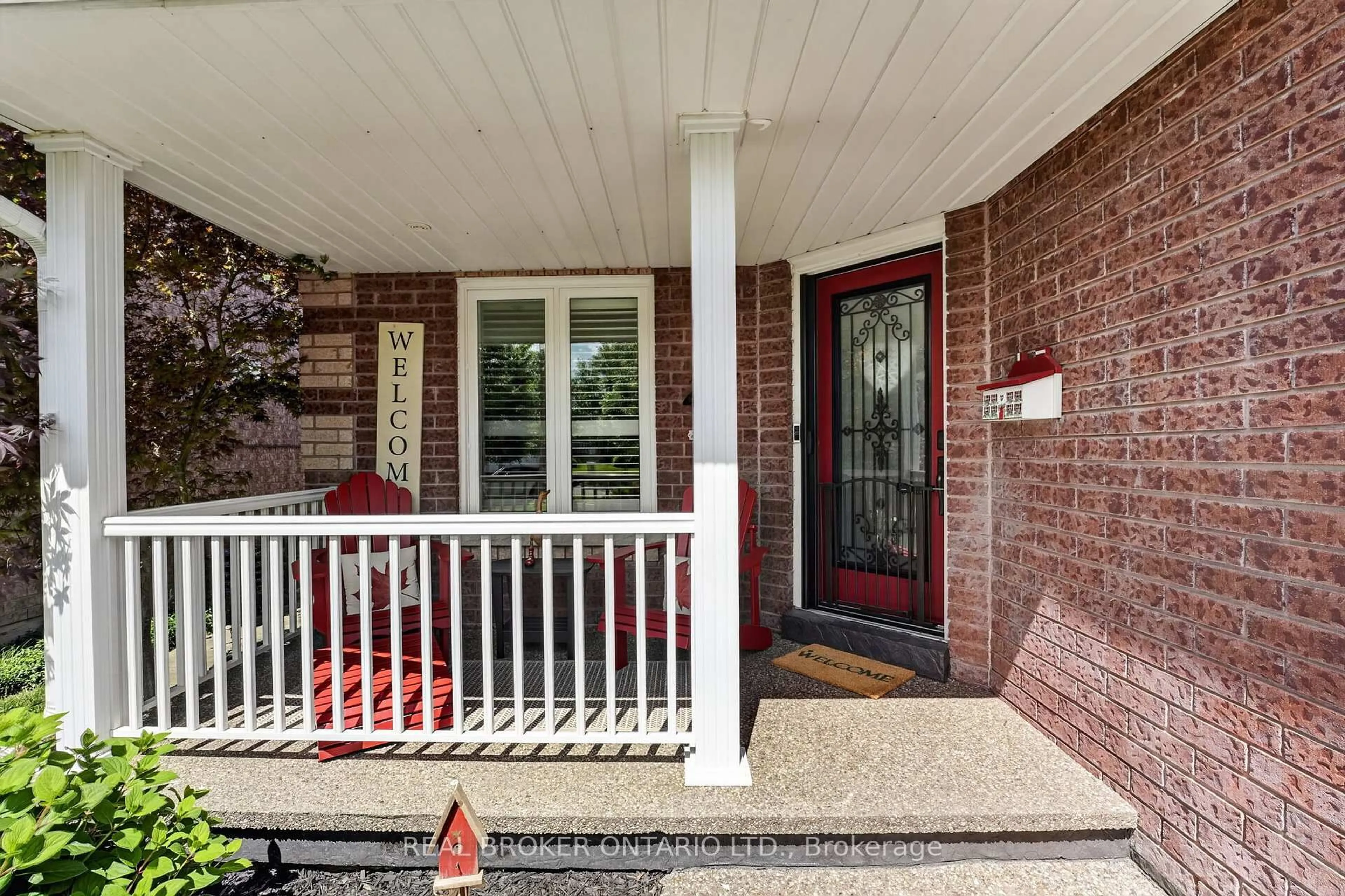 Indoor entryway for 74 Harley Ave, Halton Hills Ontario L7G 5R8