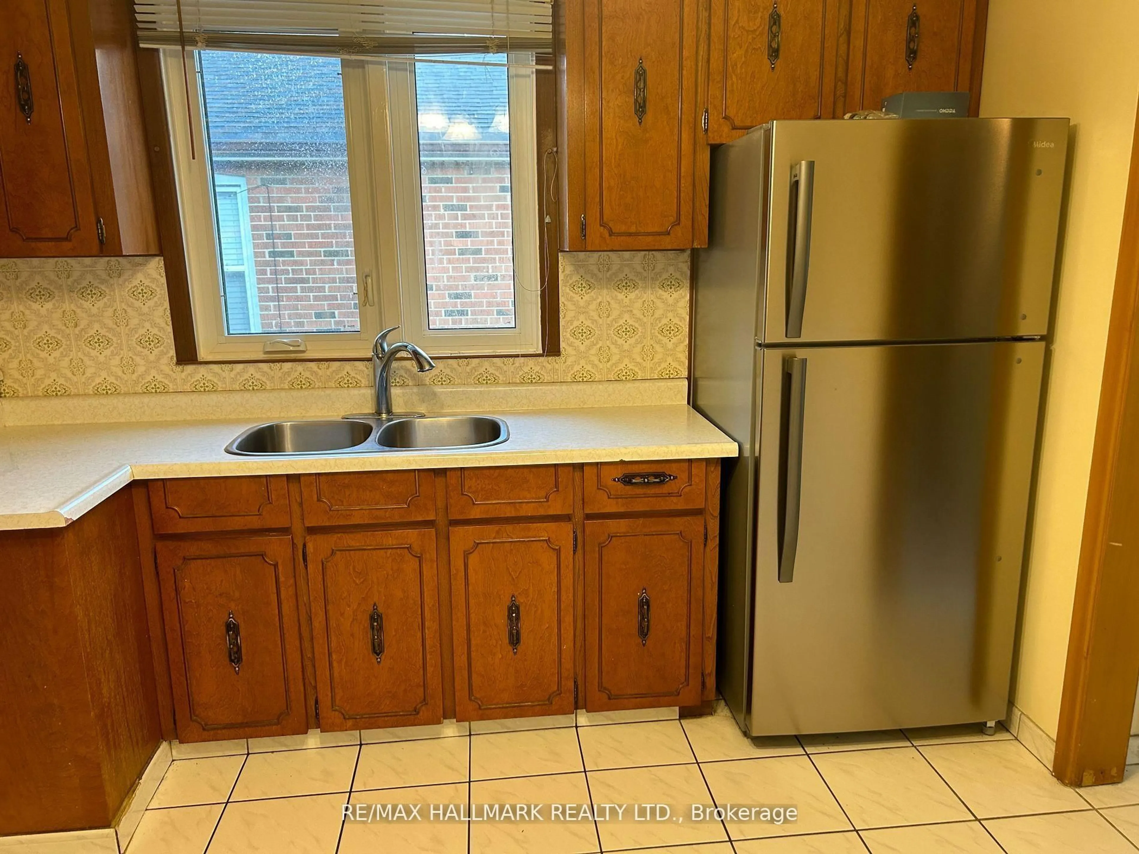 Standard kitchen, ceramic/tile floor for 9 Macleod St, Toronto Ontario M6L 2M7