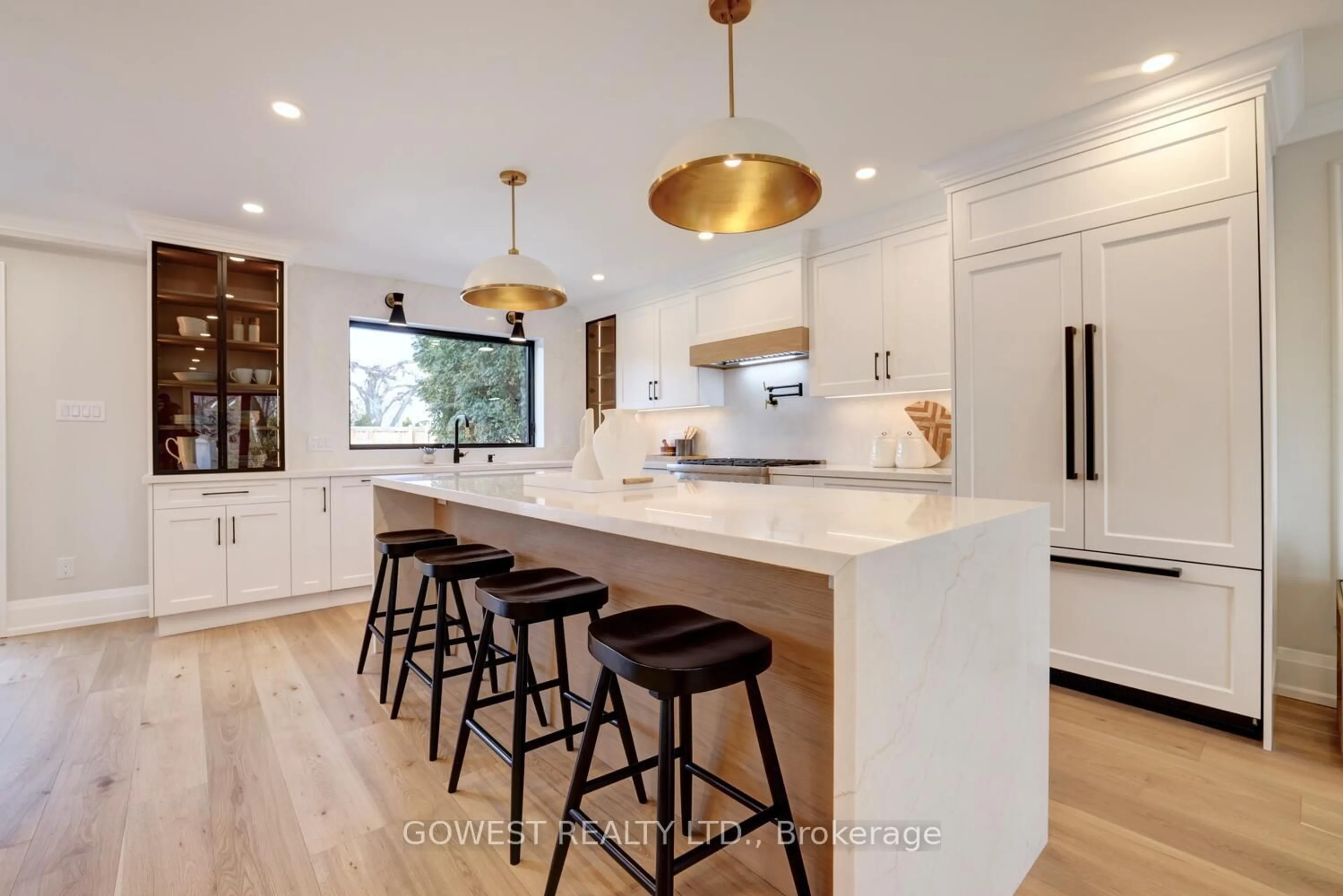 Contemporary kitchen, unknown for 981 Valdese Dr, Mississauga Ontario L5C 2Z5