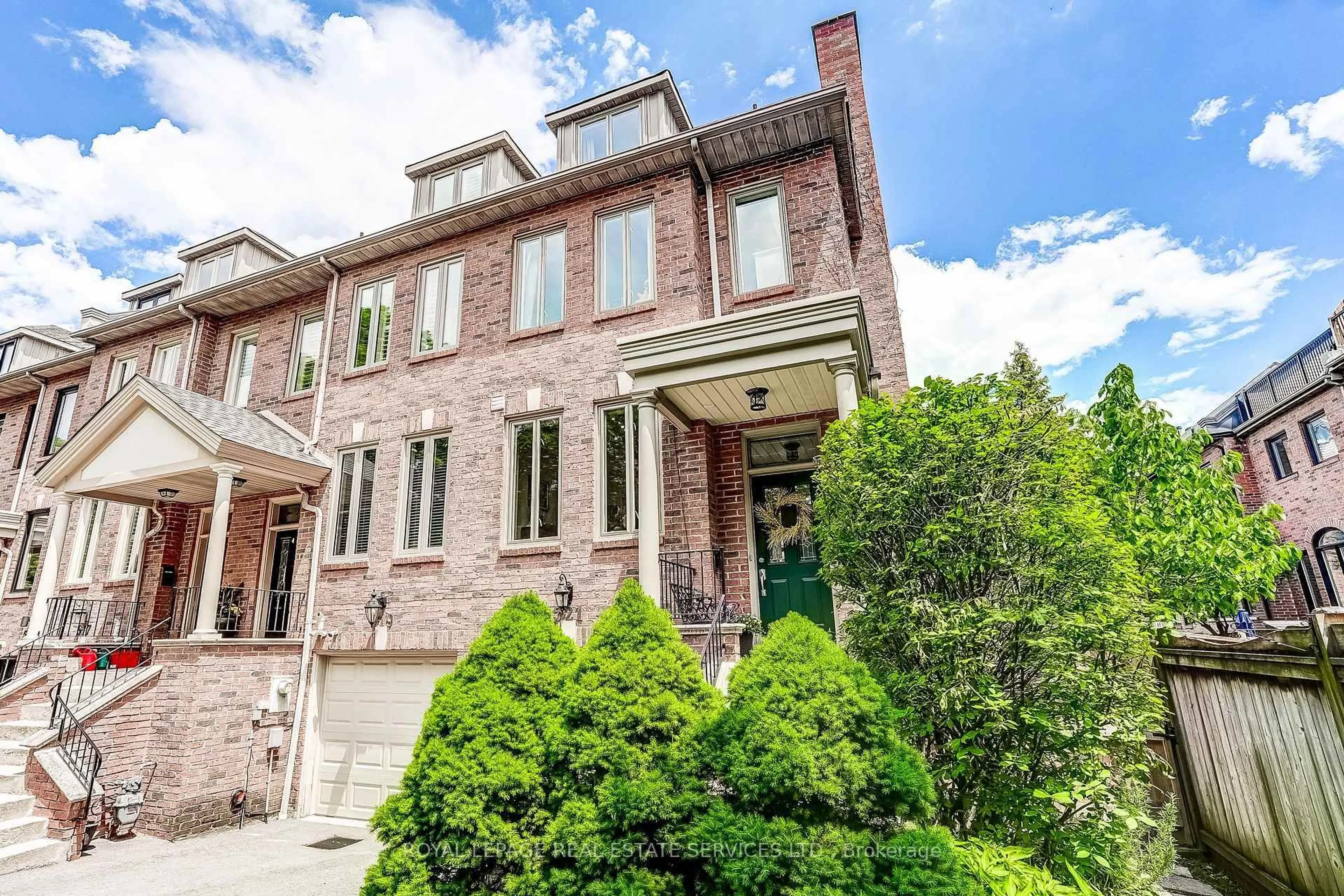 Home with brick exterior material, street for 521 Oxford St, Toronto Ontario M8Y 3Y6