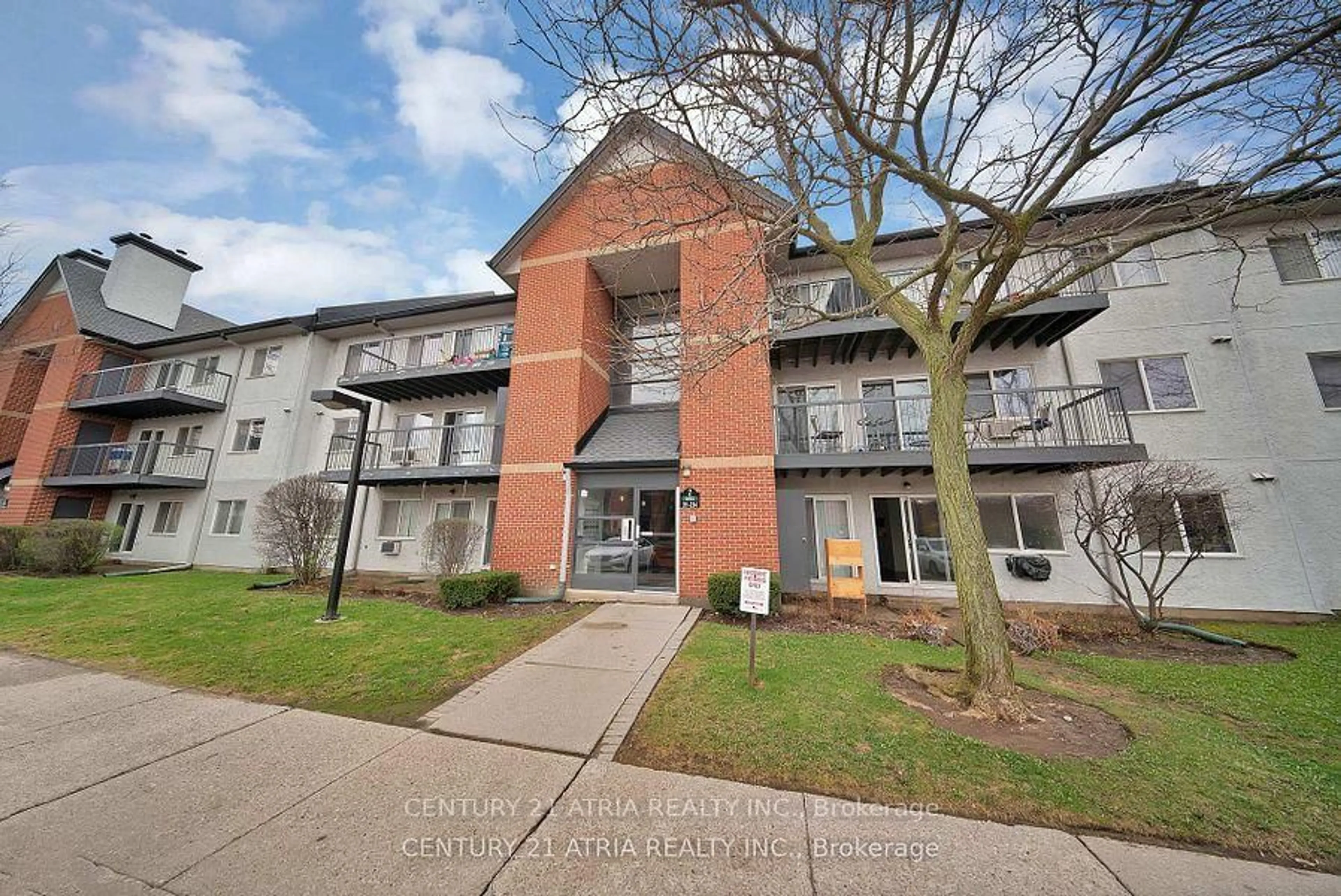 A pic from outside/outdoor area/front of a property/back of a property/a pic from drone, building for 1450 Glen Abbey Gate #212, Oakville Ontario L6M 2V7