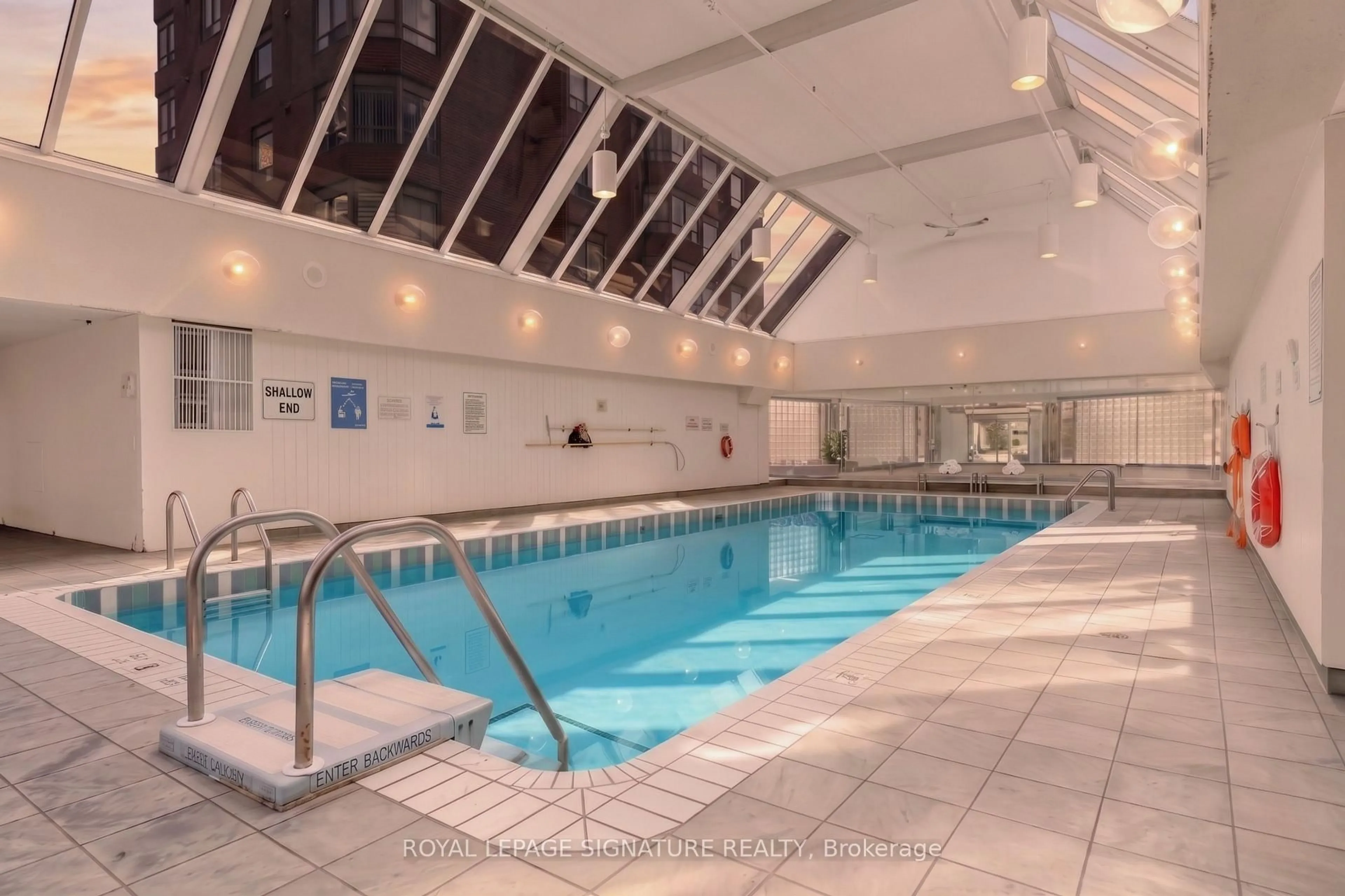 Pool for 325 Webb Dr #707, Mississauga Ontario L5B 3Z9