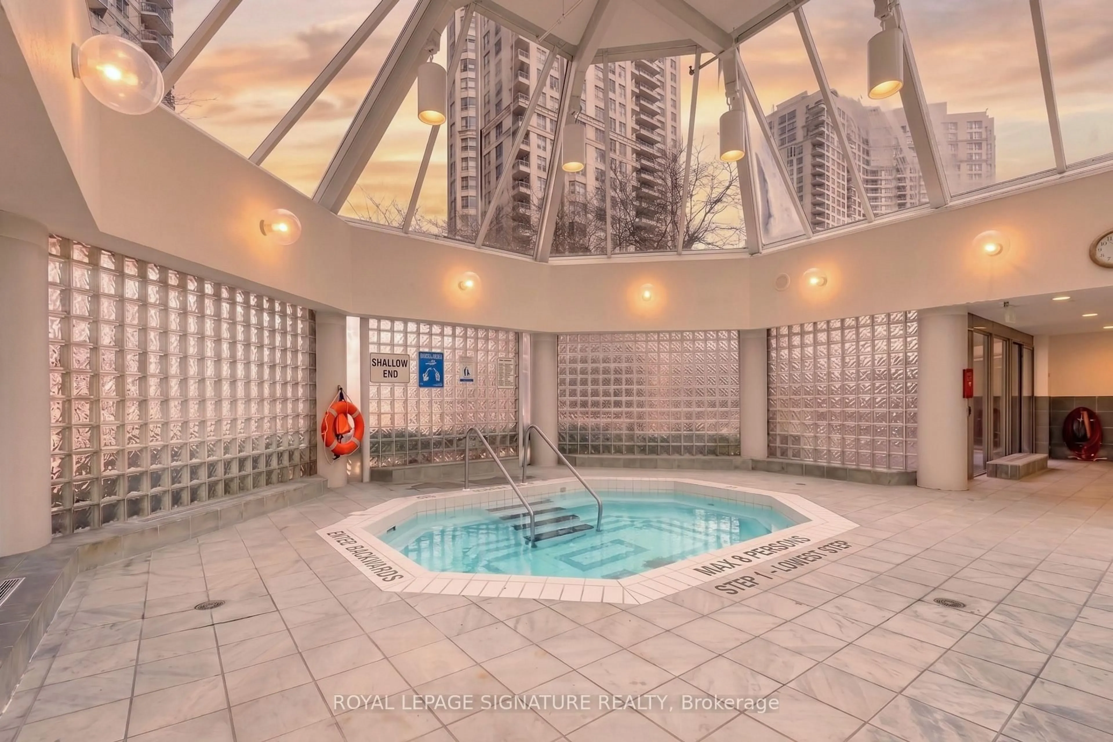Pool for 325 Webb Dr #707, Mississauga Ontario L5B 3Z9