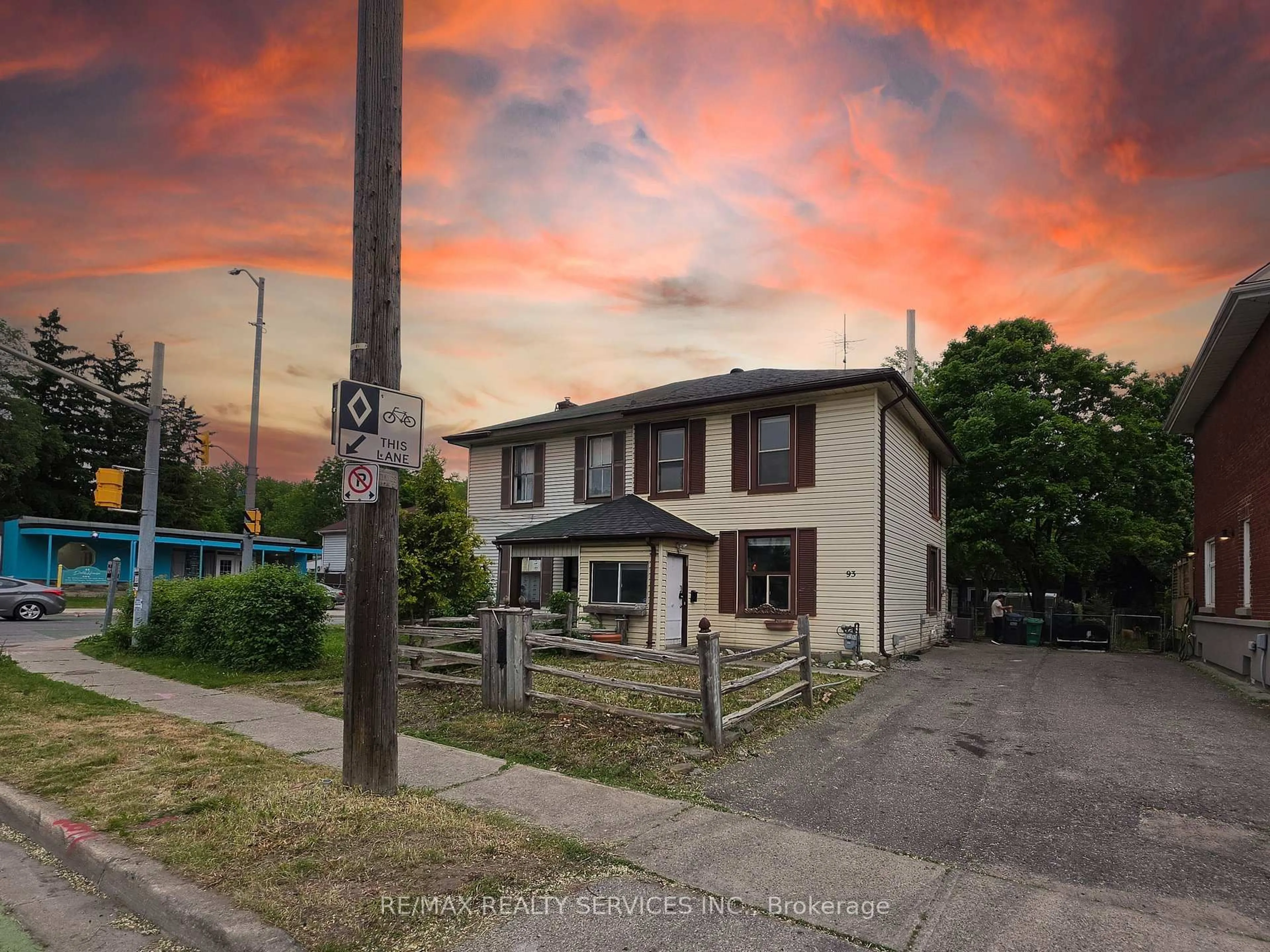A pic from outside/outdoor area/front of a property/back of a property/a pic from drone, street for 93 Church St, Brampton Ontario L6V 1G5