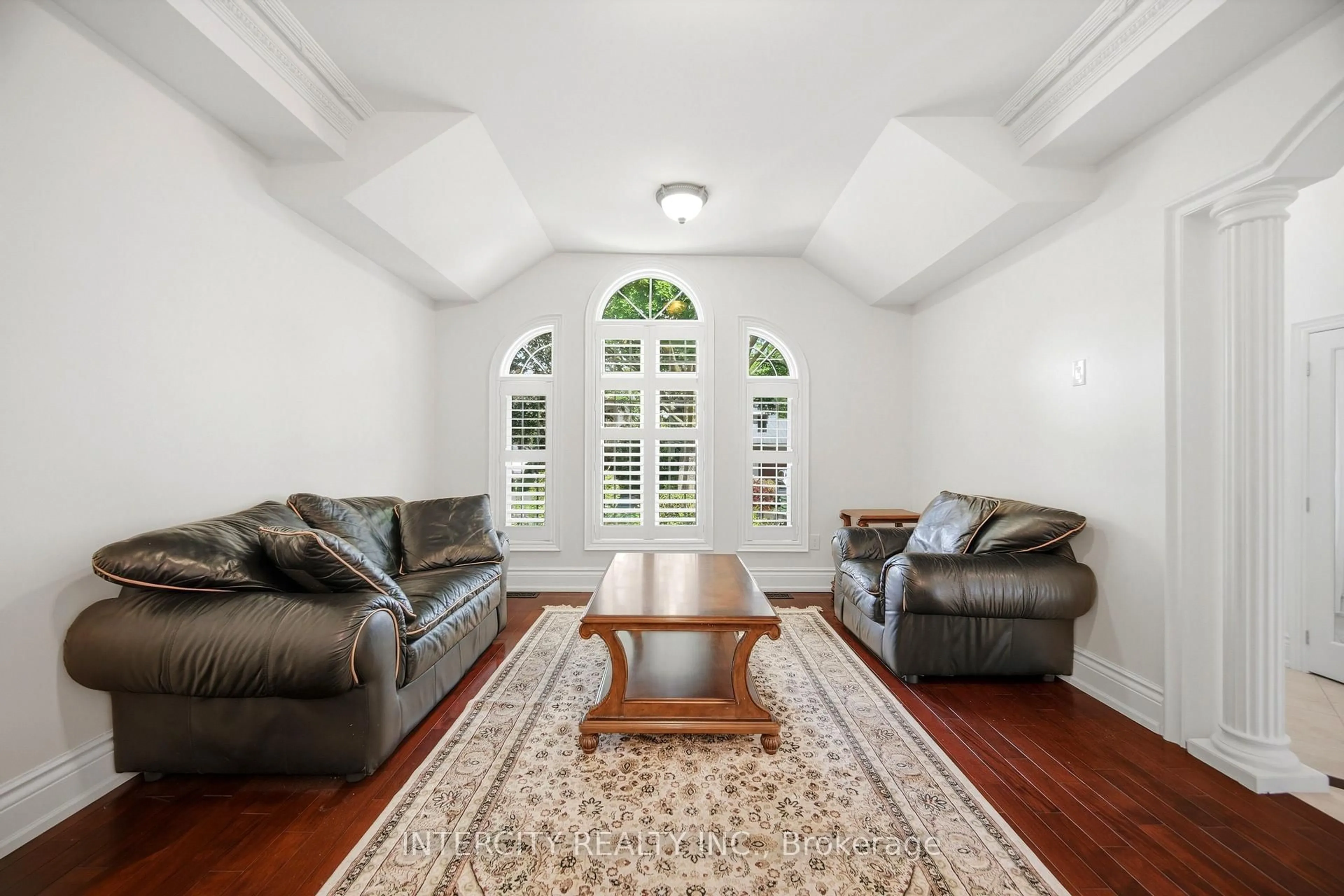 Living room with furniture, unknown for 25 Lockheed Blvd, Toronto Ontario M9P 2H5
