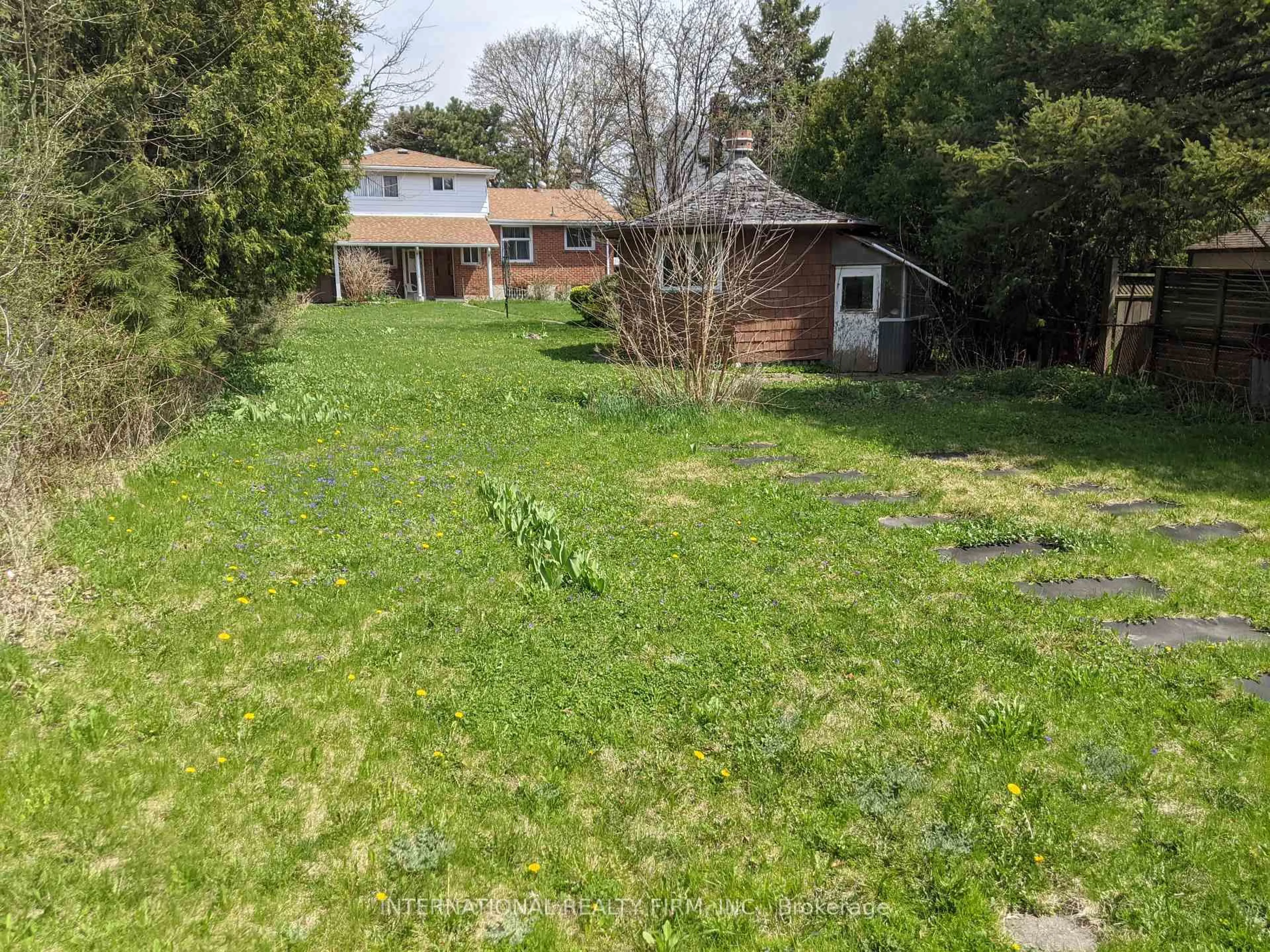 A pic from outside/outdoor area/front of a property/back of a property/a pic from drone, street for 4026 Wilcox Rd, Mississauga Ontario L4Z 1B7