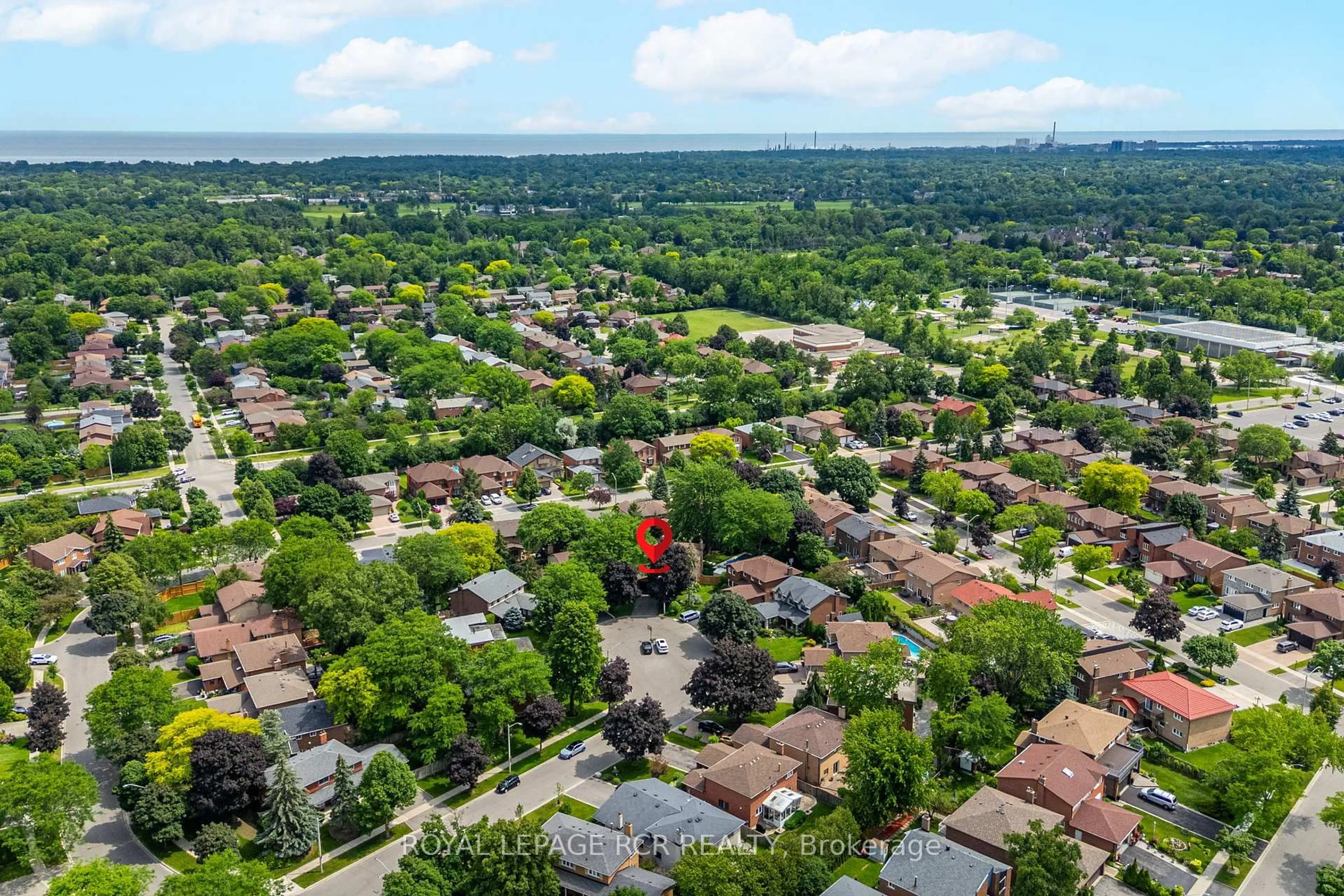 A pic from outside/outdoor area/front of a property/back of a property/a pic from drone, street for 755 Cameron Crt, Mississauga Ontario L5C 3B8