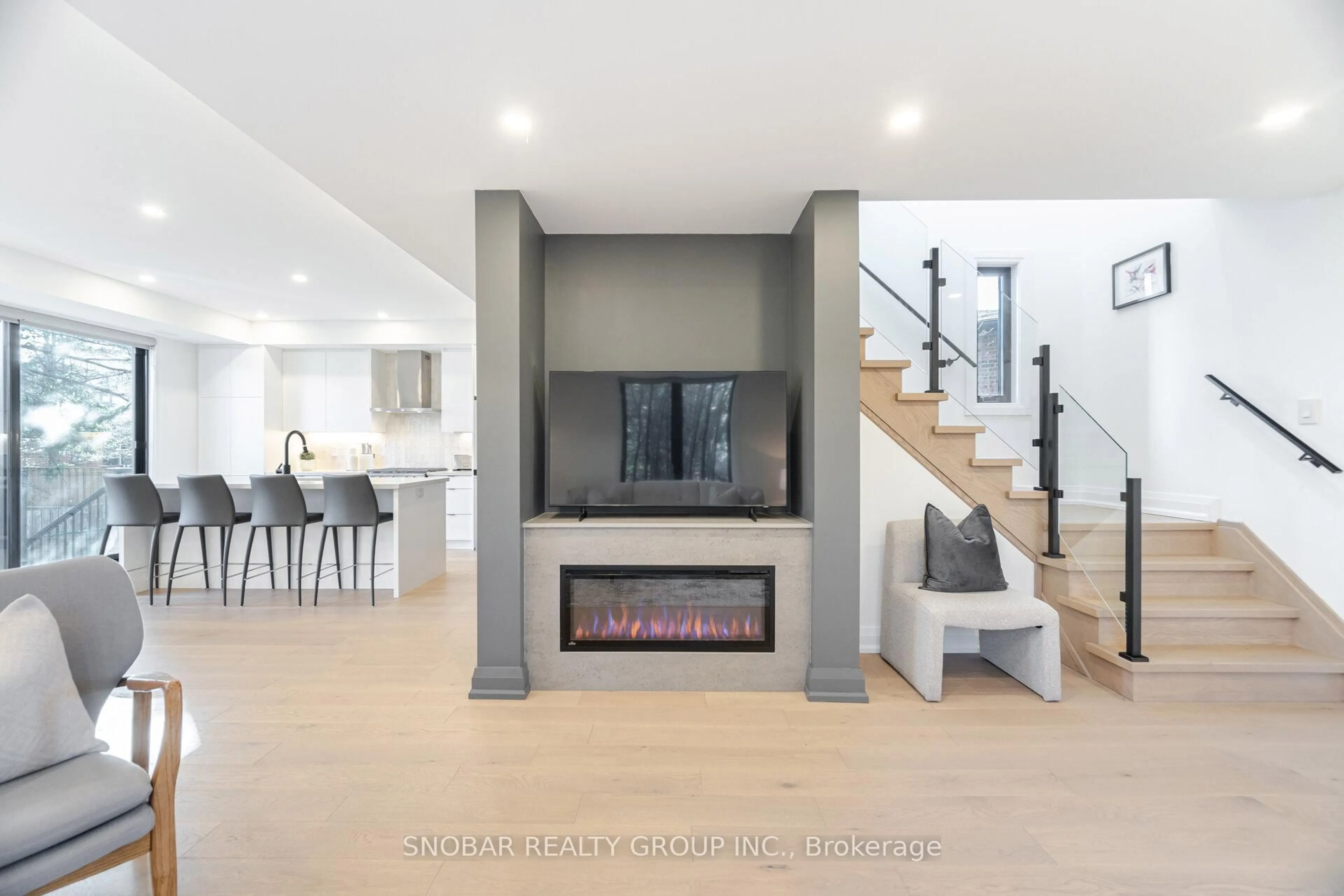 Unknown for 720 Hillman Cres, Mississauga Ontario L4Y 2J2