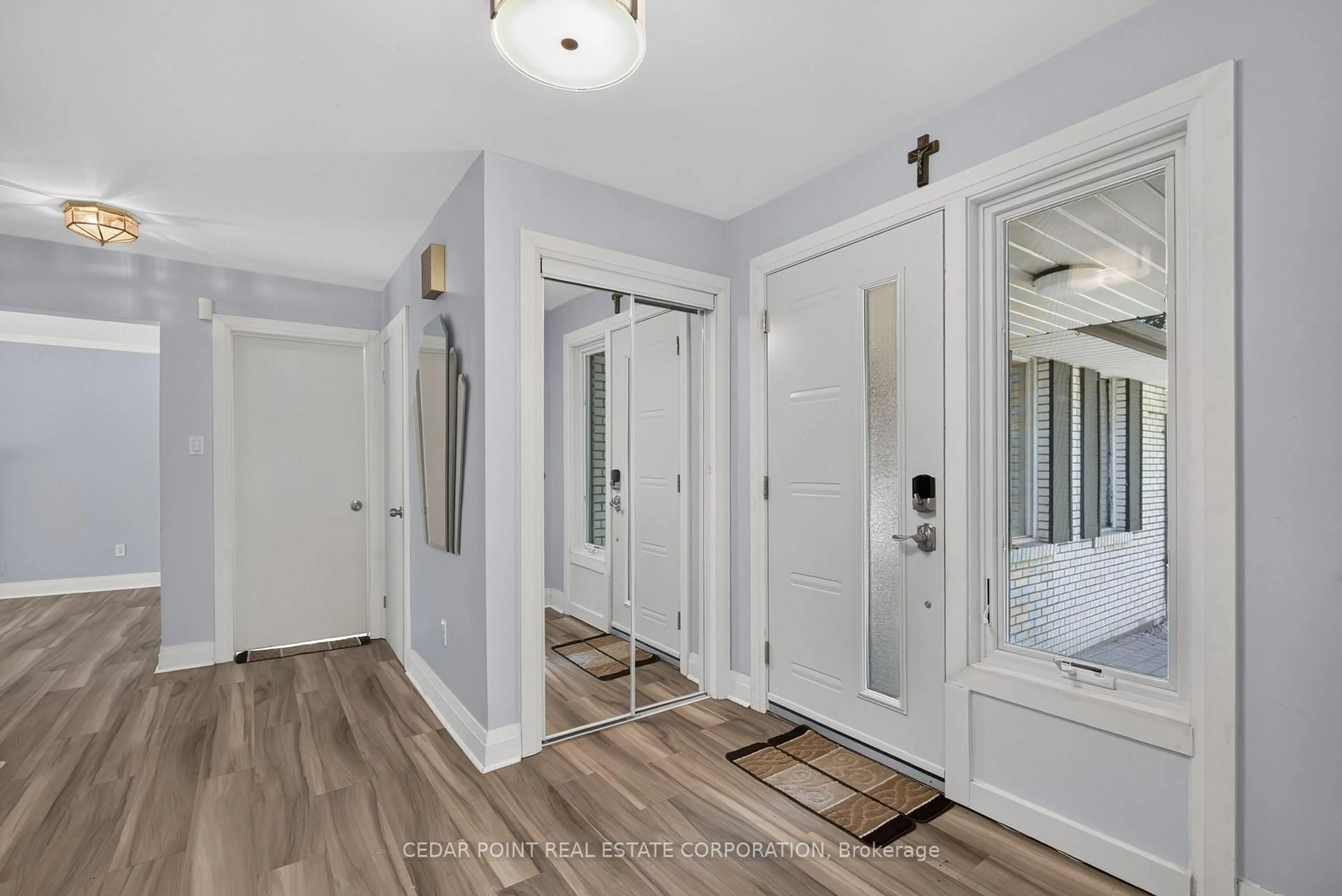 Indoor entryway for 1096 Fair Birch Dr, Mississauga Ontario L5H 1M3