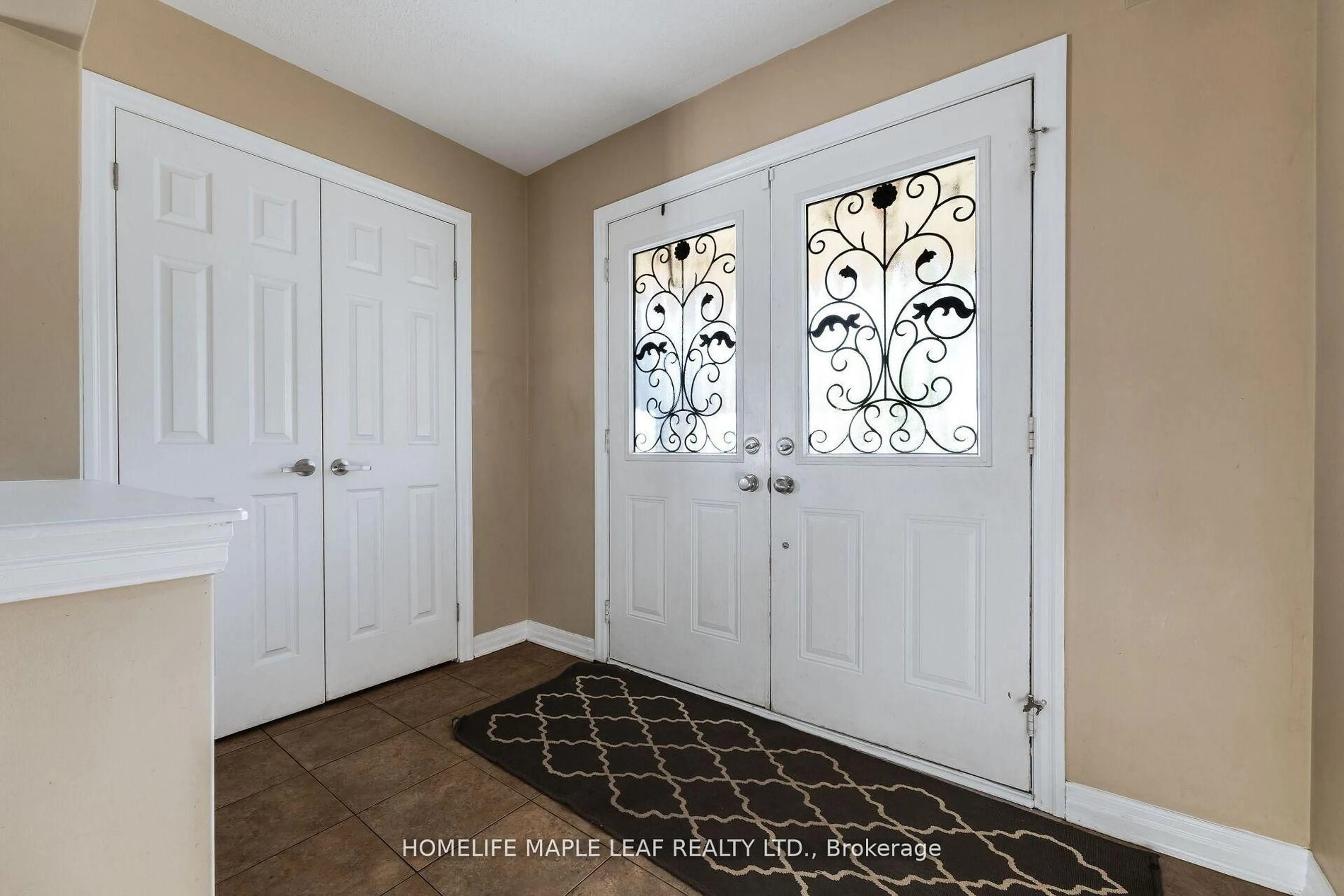 Indoor entryway for 15 Donomore Dr, Brampton Ontario L7A 0S7