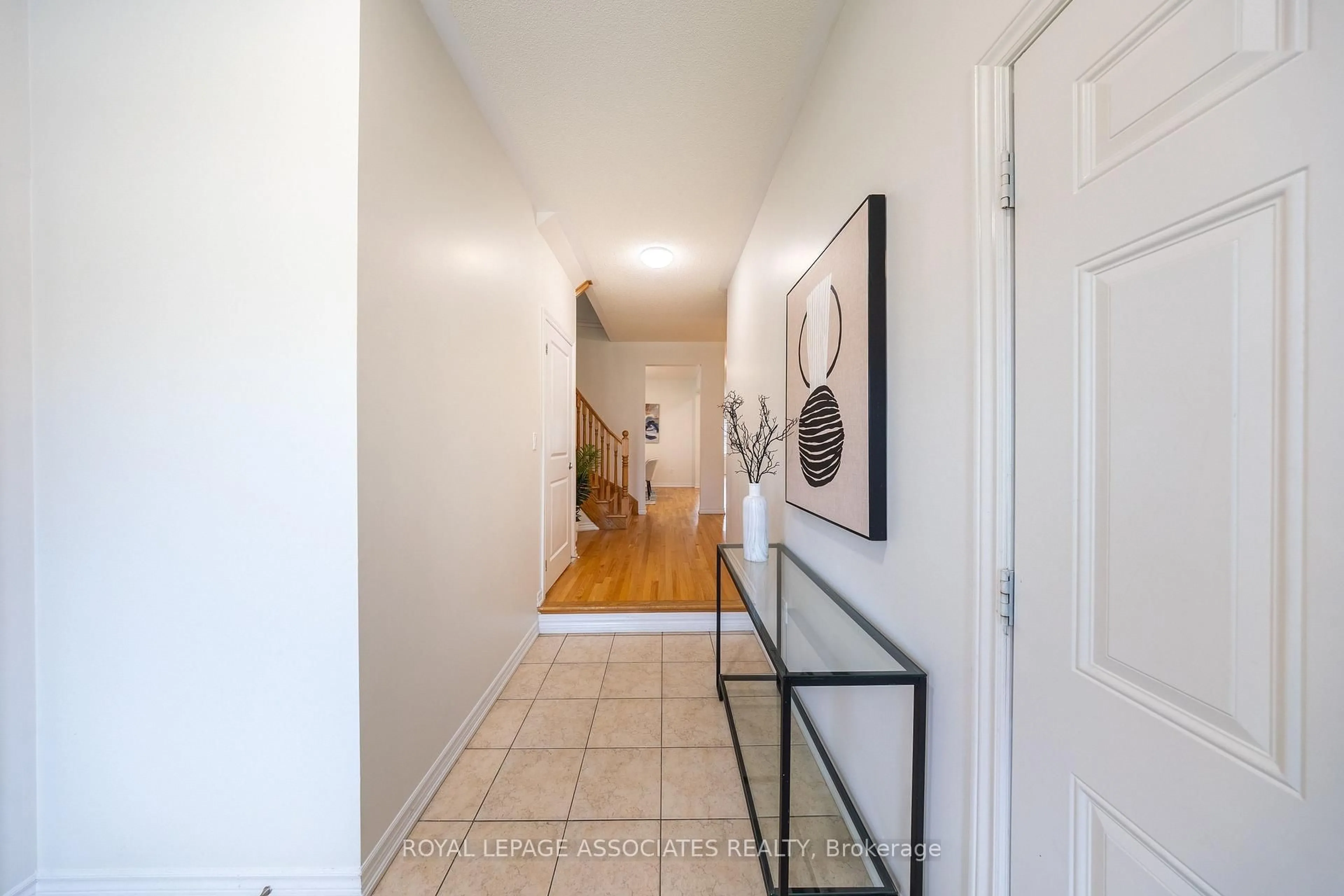 Indoor entryway for 80 Thornbush Blvd, Brampton Ontario L7A 4K1