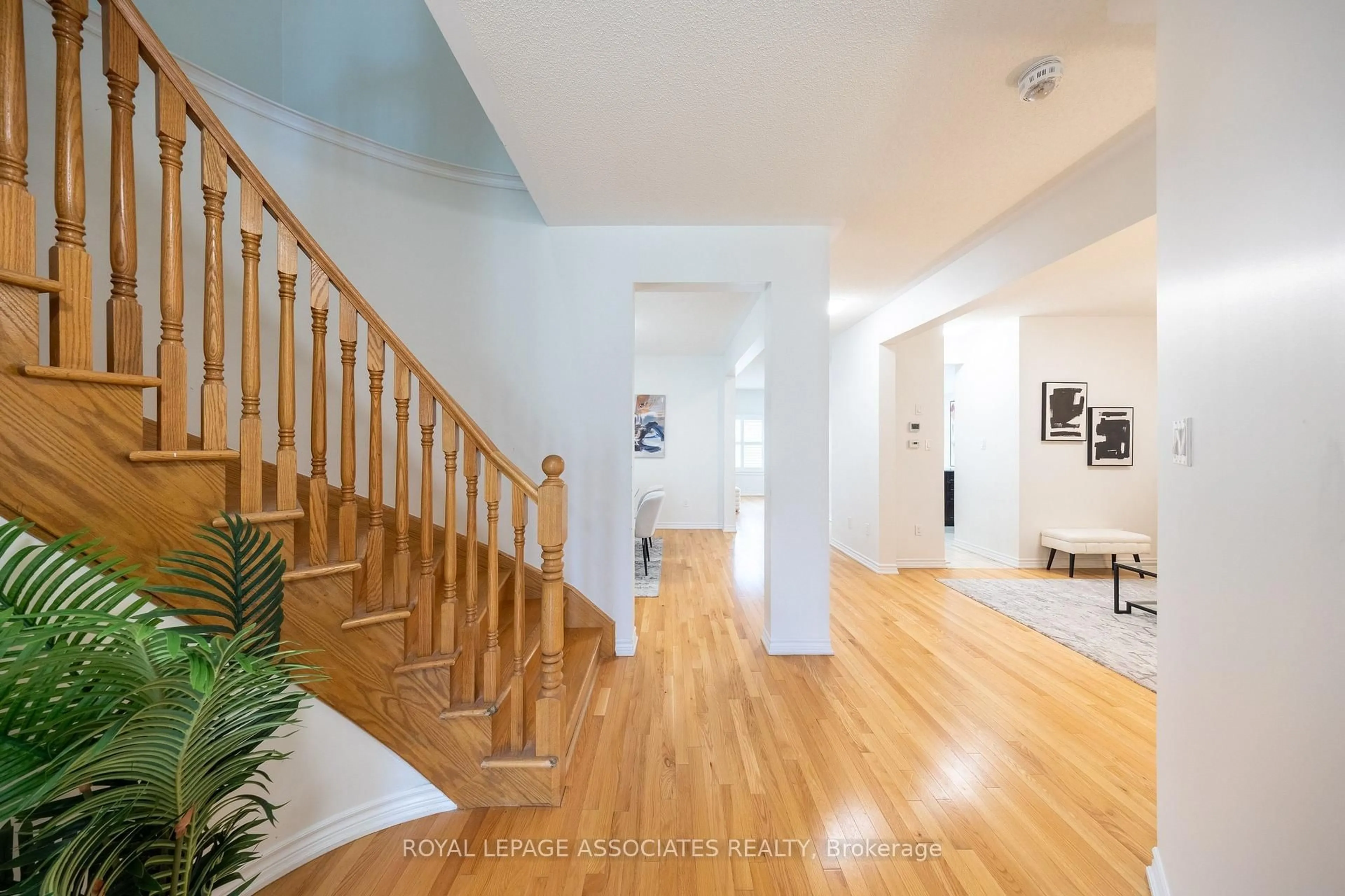 Indoor foyer for 80 Thornbush Blvd, Brampton Ontario L7A 4K1
