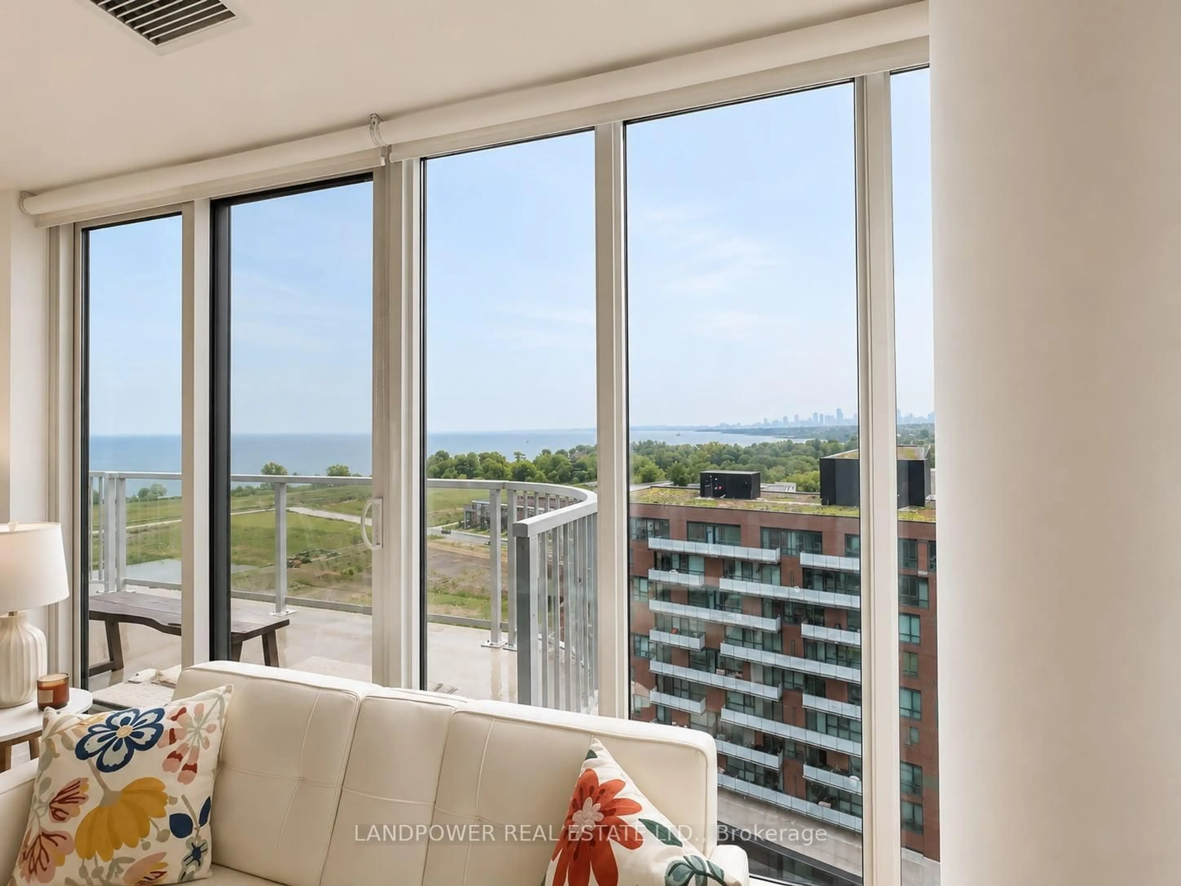 A pic of a room for 220 Missinnihe Way #1409, Mississauga Ontario L5H 0A9