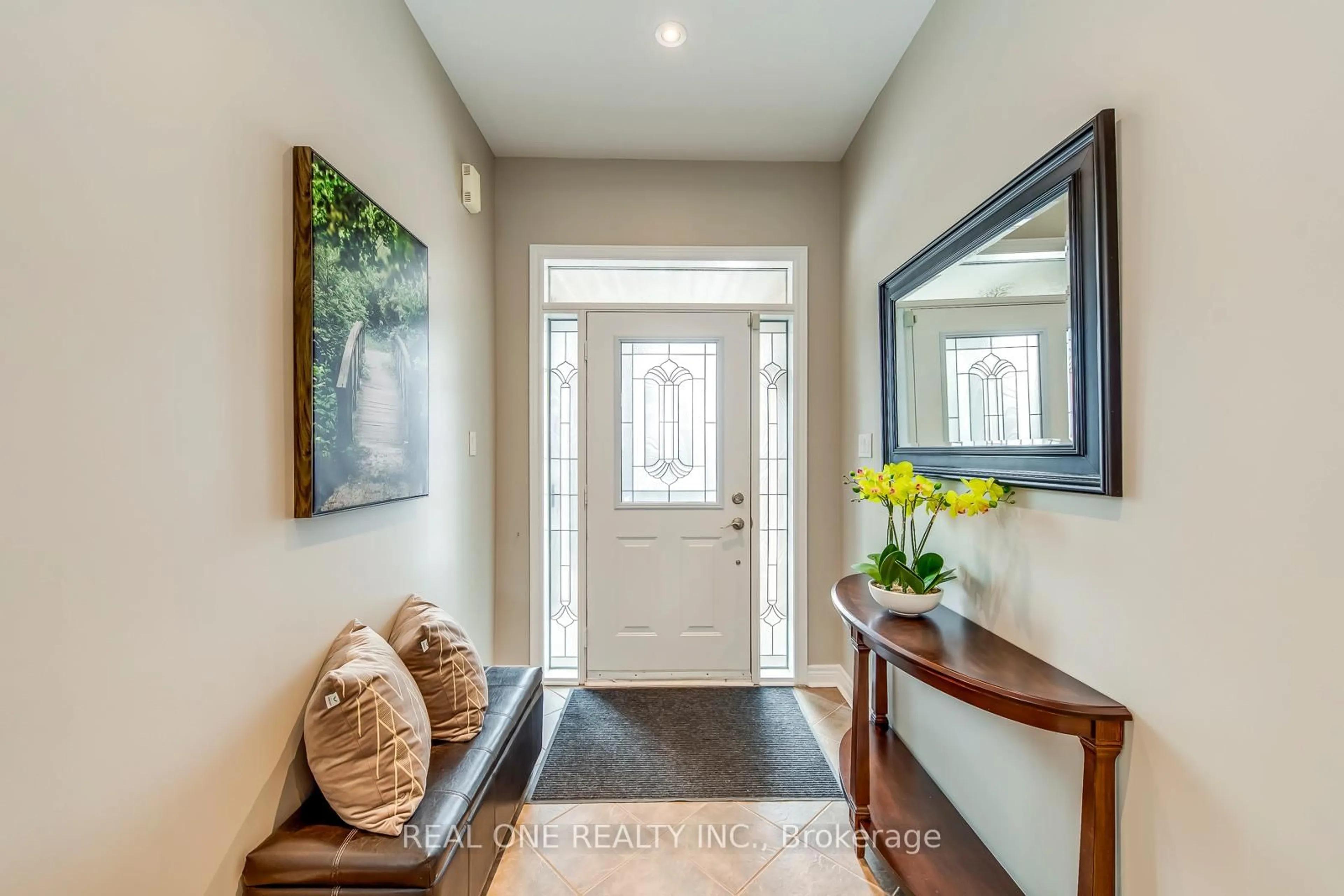 Indoor entryway for 2511 Felhaber Cres, Oakville Ontario L6H 7R8
