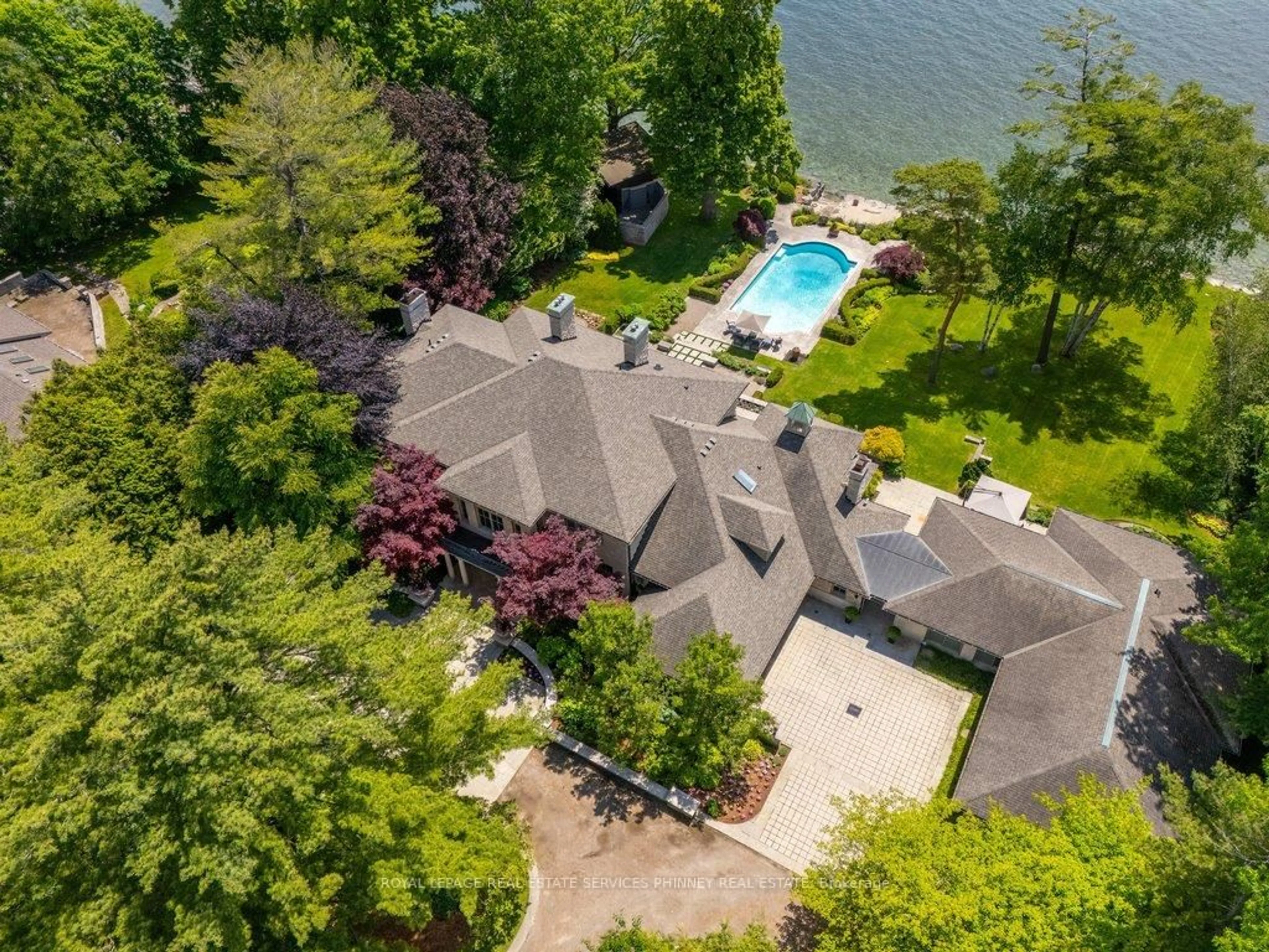 A pic from outside/outdoor area/front of a property/back of a property/a pic from drone, water/lake/river/ocean view for 35 Brentwood Rd, Oakville Ontario L6J 4B7