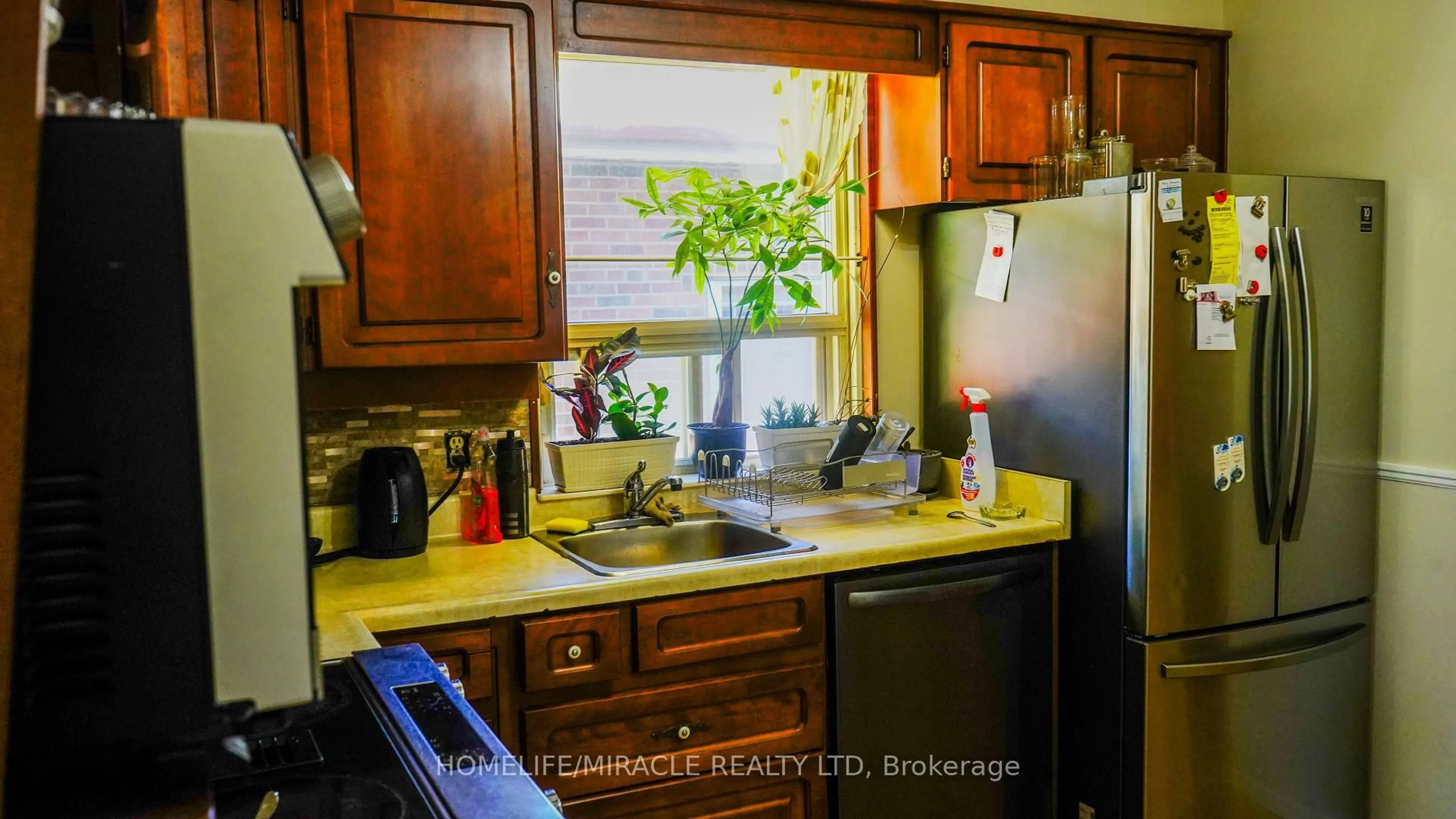 Standard kitchen, unknown for 19 Amberwood Rd, Toronto Ontario M9B 5S4