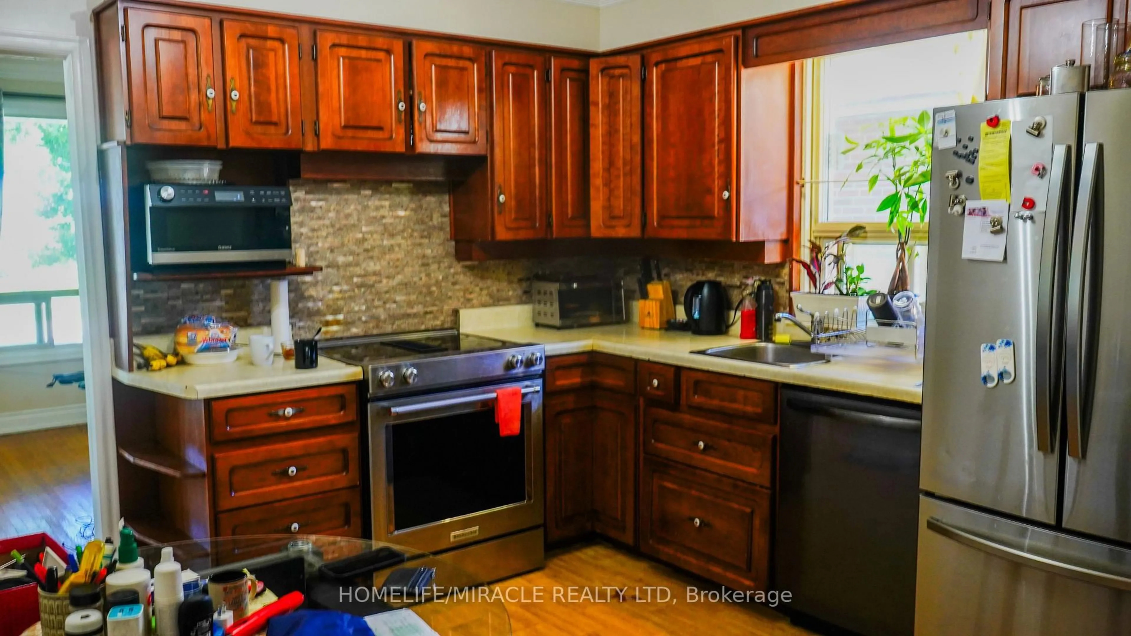 Standard kitchen, ceramic/tile floor for 19 Amberwood Rd, Toronto Ontario M9B 5S4