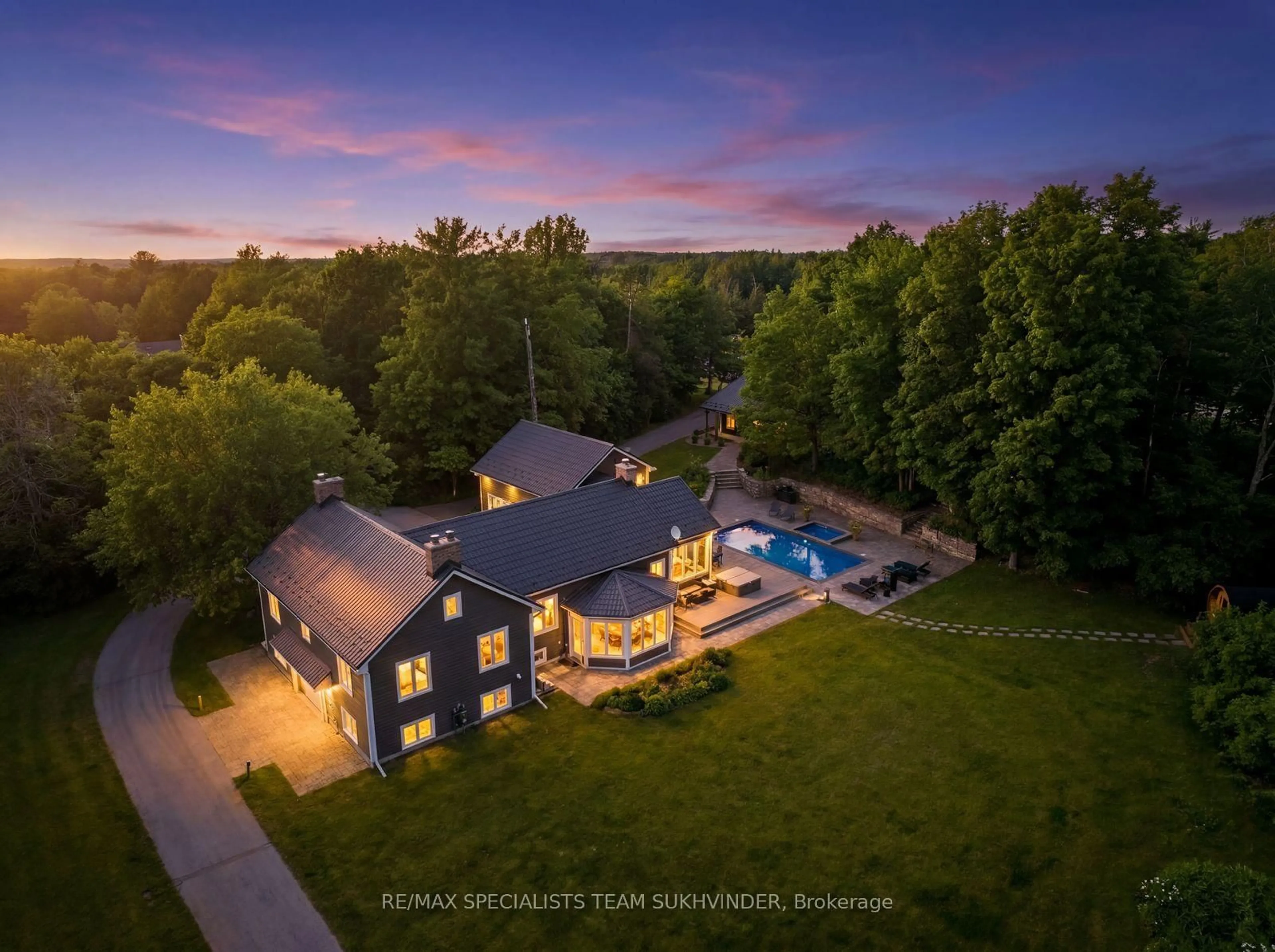 A pic from outside/outdoor area/front of a property/back of a property/a pic from drone, mountain view for 13232 Fifth Line, Milton Ontario N0B 2K0