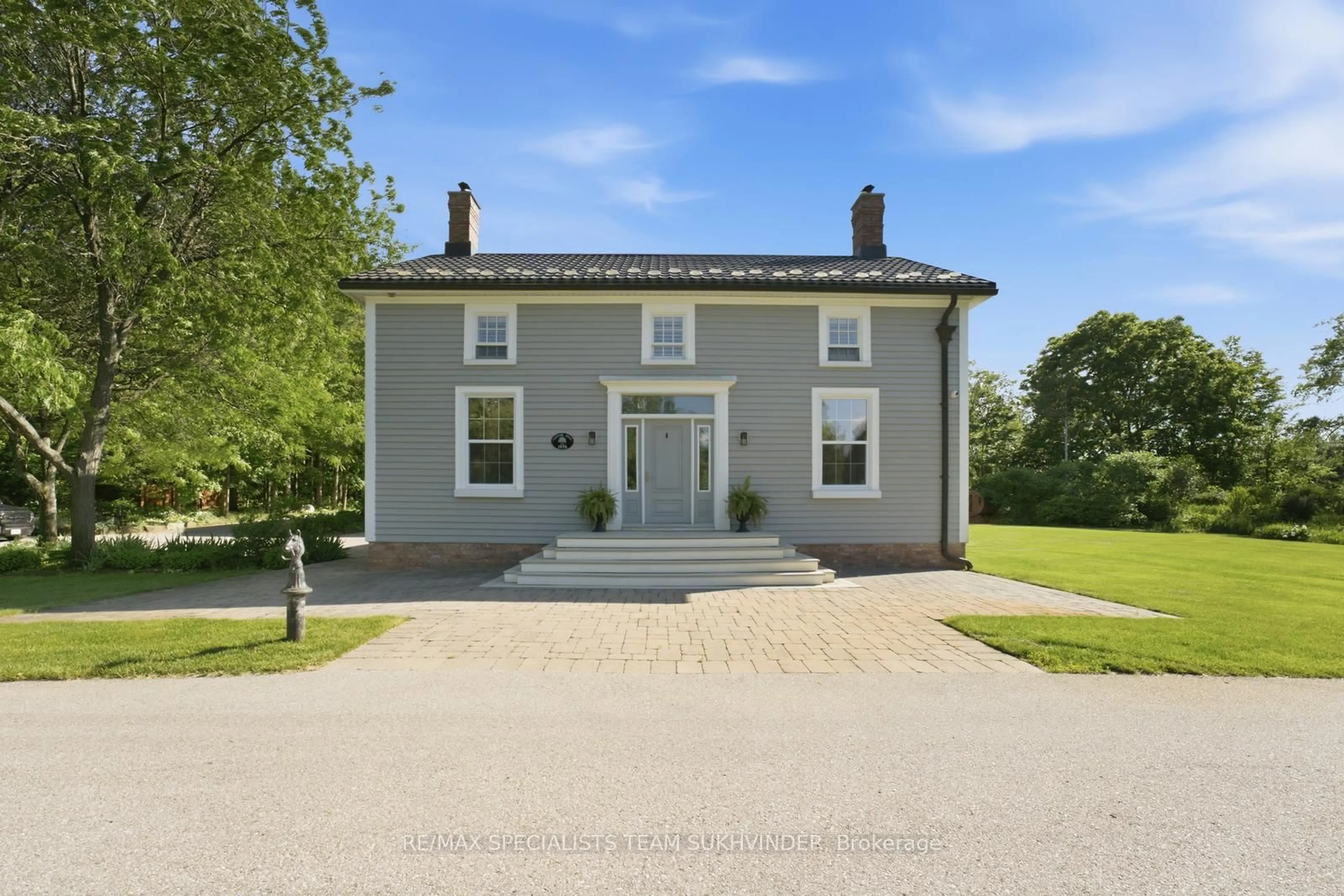 A pic from outside/outdoor area/front of a property/back of a property/a pic from drone, building for 13232 Fifth Line, Milton Ontario N0B 2K0