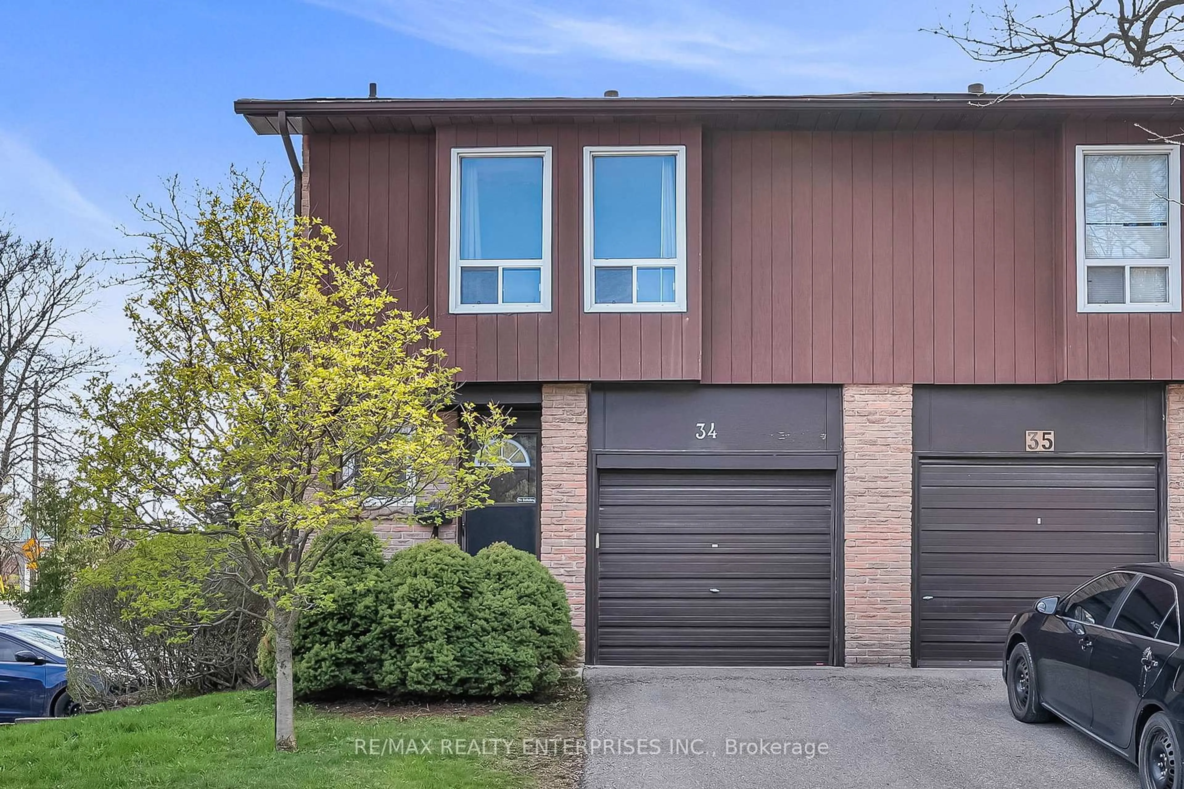 Home with brick exterior material, street for 7030 Copenhagen Rd #34, Mississauga Ontario L5N 2P3