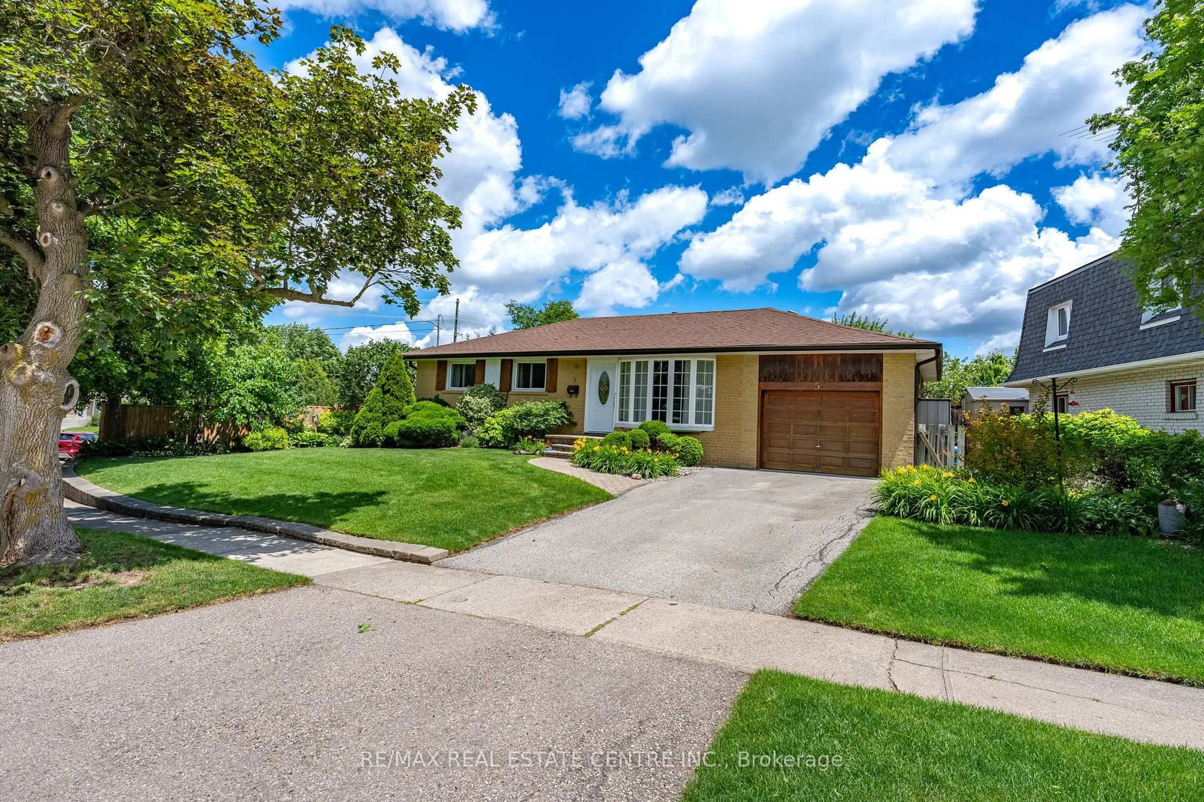 Home with brick exterior material, street for 5 Hale Dr, Halton Hills Ontario L7G 4C3