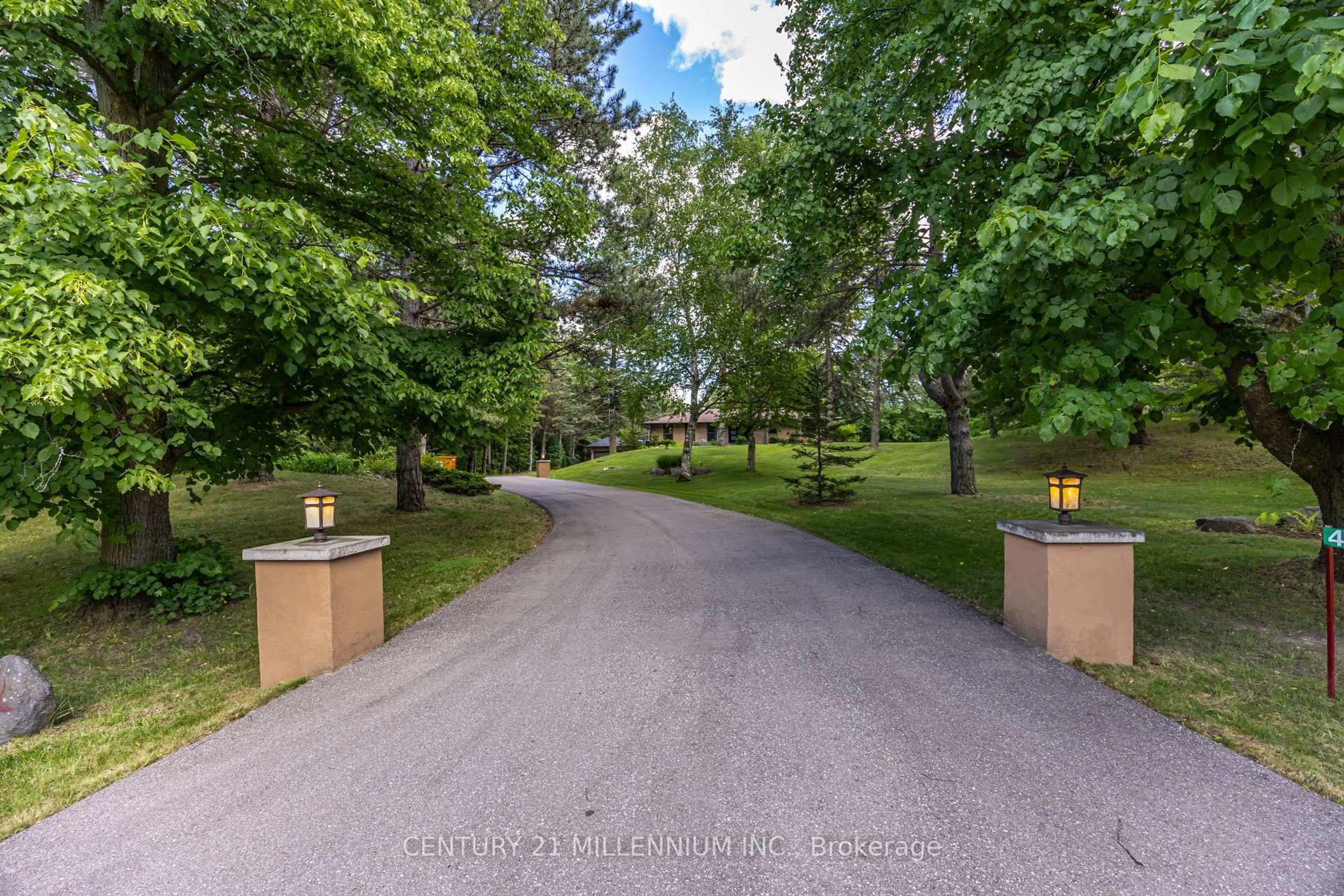 Unknown for 44 Gibson Lake Dr, Caledon Ontario L7E 4B2
