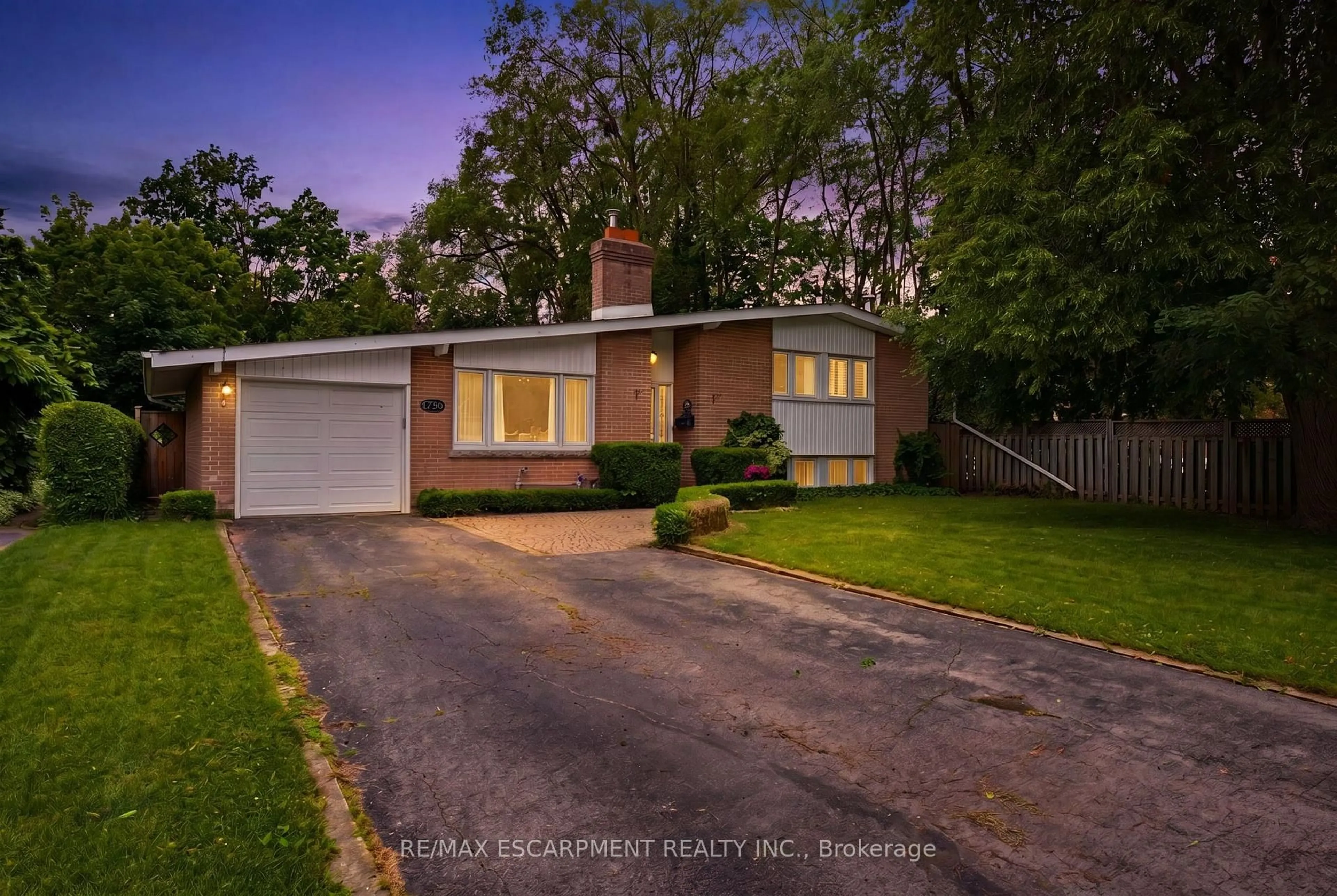 Home with brick exterior material, street for 320 River Side Dr, Oakville Ontario L6K 3N4