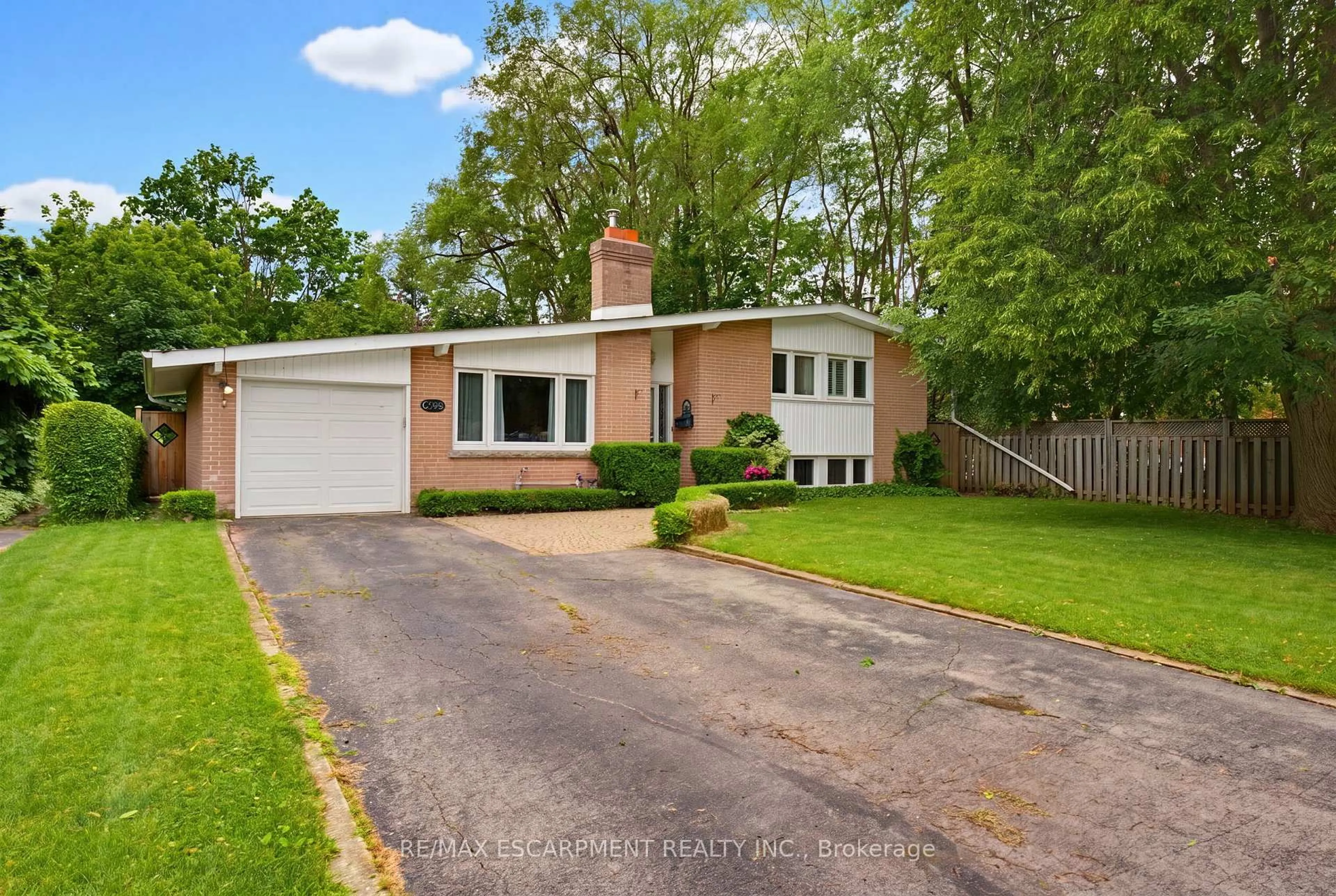Home with brick exterior material, street for 320 River Side Dr, Oakville Ontario L6K 3N4