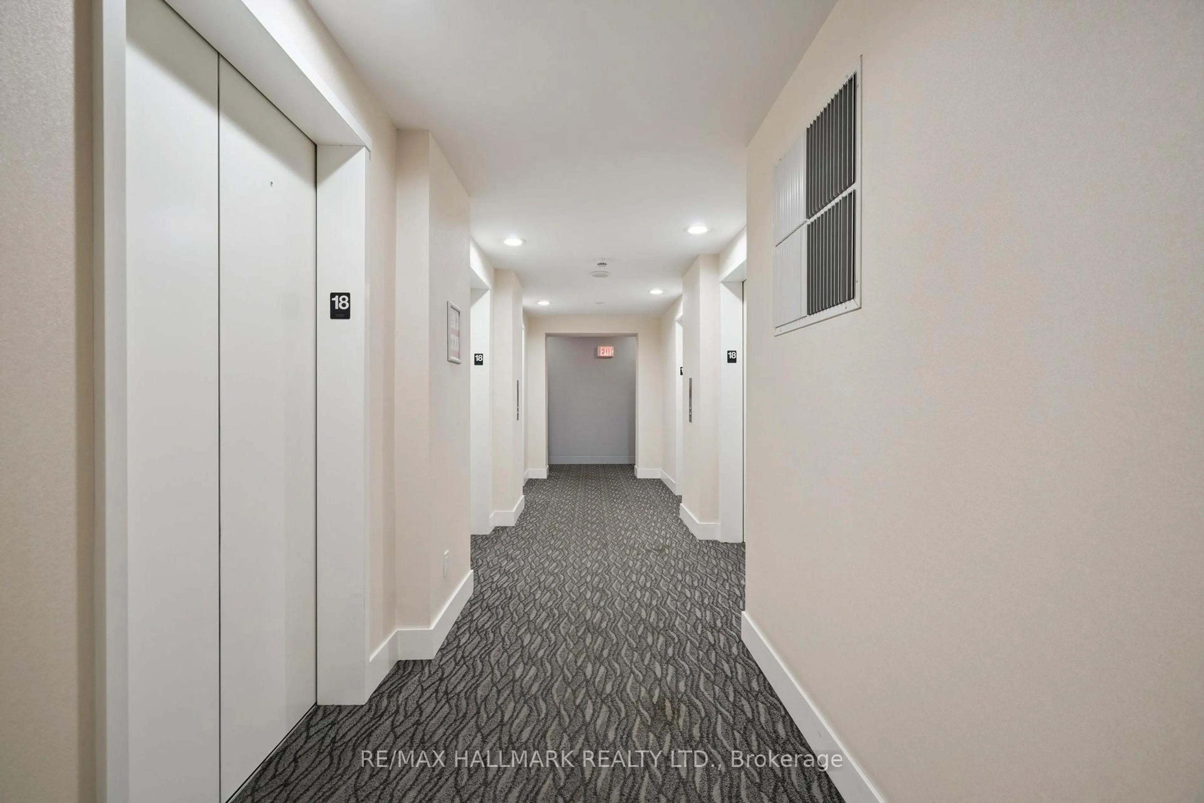 Indoor foyer for 2200 Lake Shore Blvd #1809, Toronto Ontario M8V 1A4