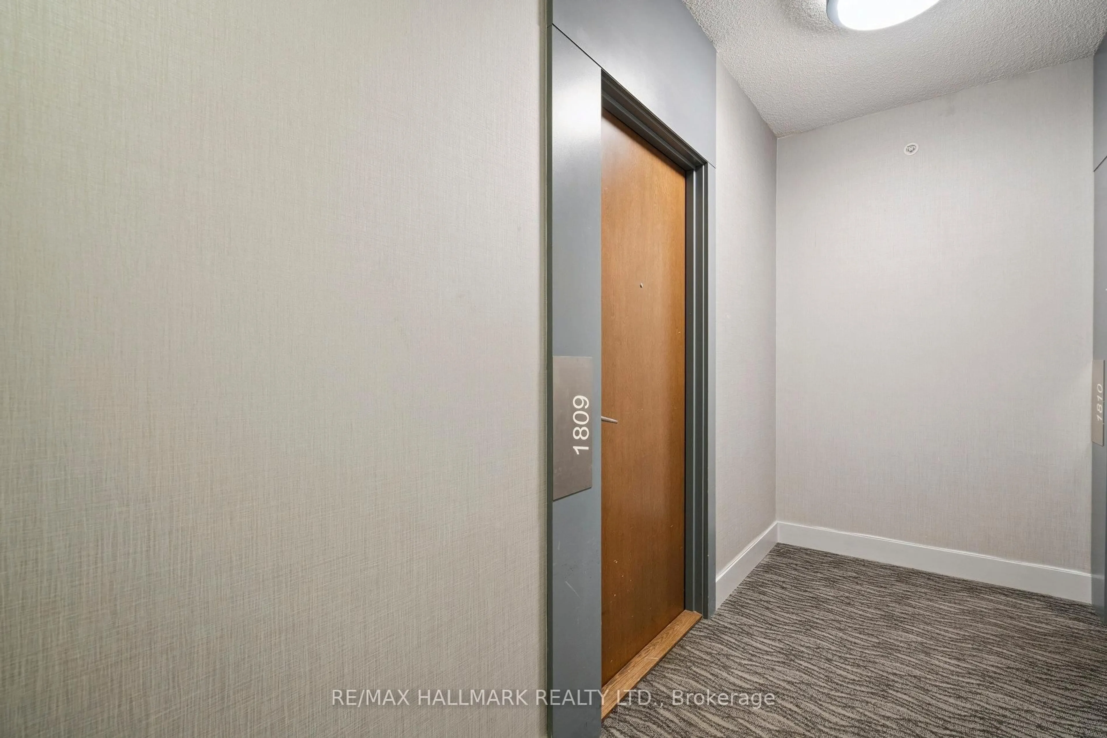 Indoor foyer for 2200 Lake Shore Blvd #1809, Toronto Ontario M8V 1A4