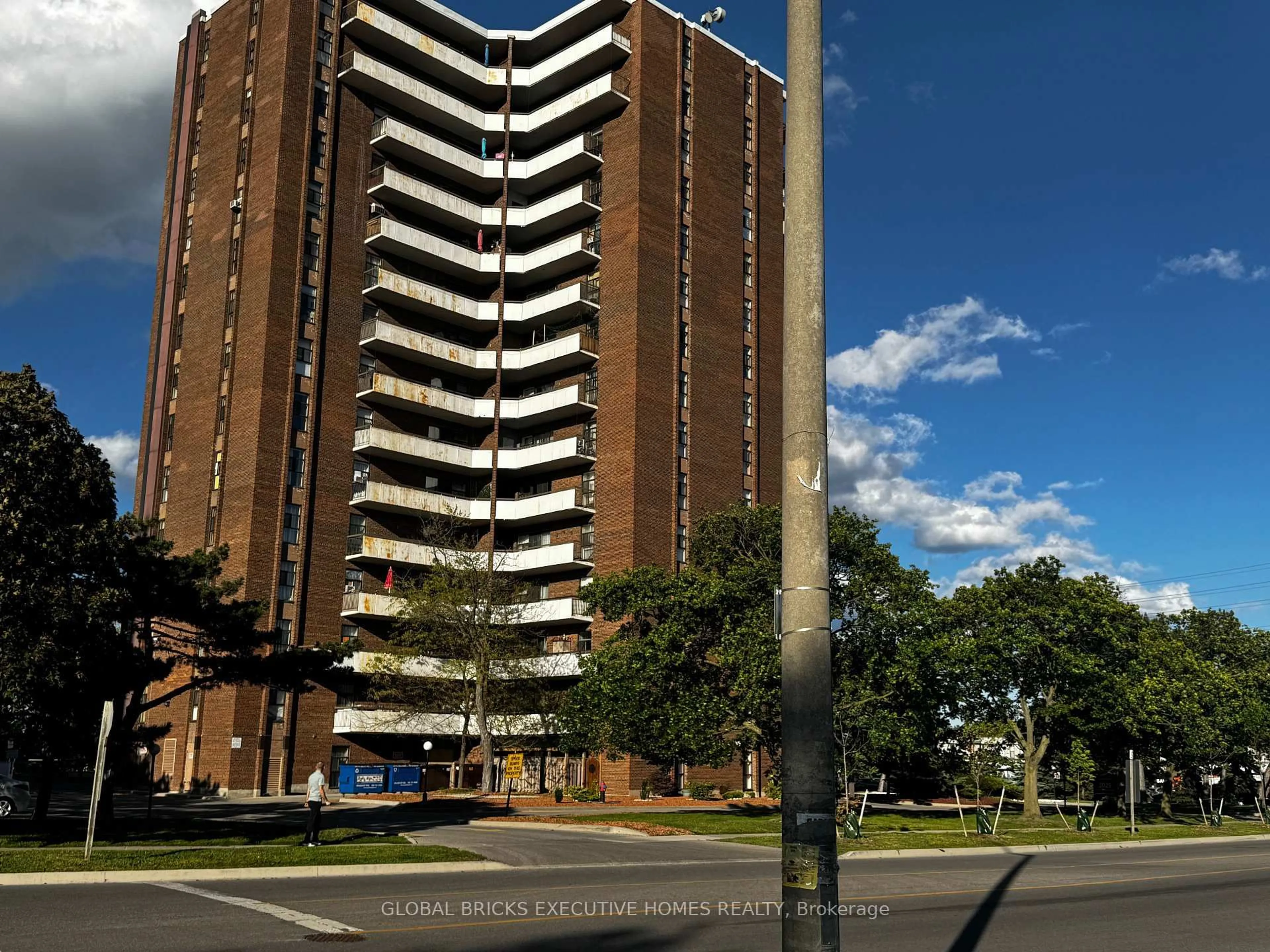 Unknown for 3025 Queen Frederica Dr #508, Mississauga Ontario L4Y 3A1