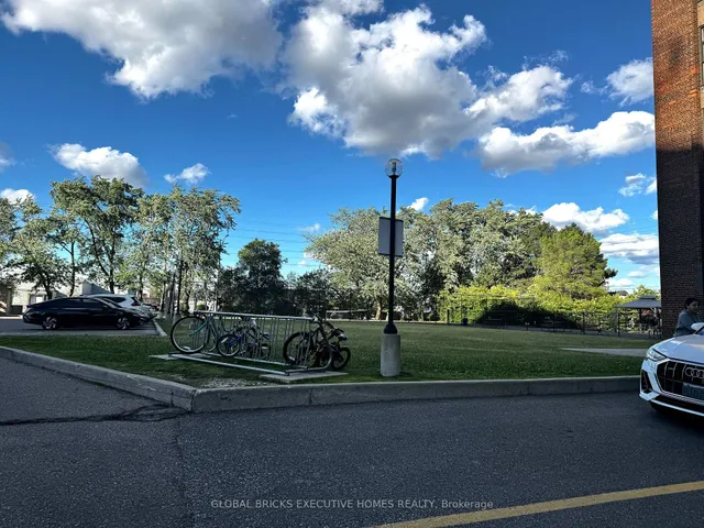 3025 Queen Frederica Dr #508, Mississauga 4