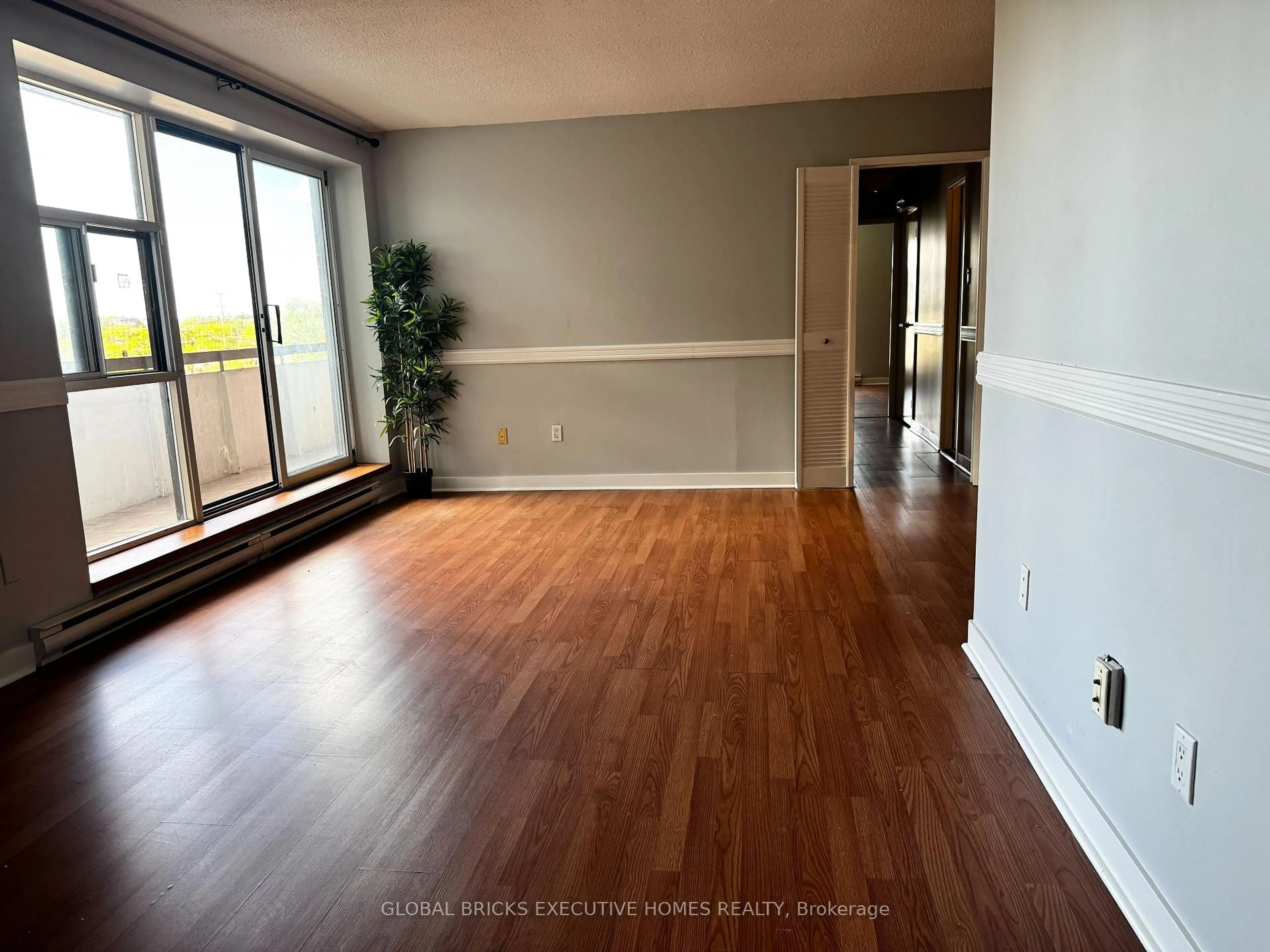 A pic of a room for 3025 Queen Frederica Dr #508, Mississauga Ontario L4Y 3A1