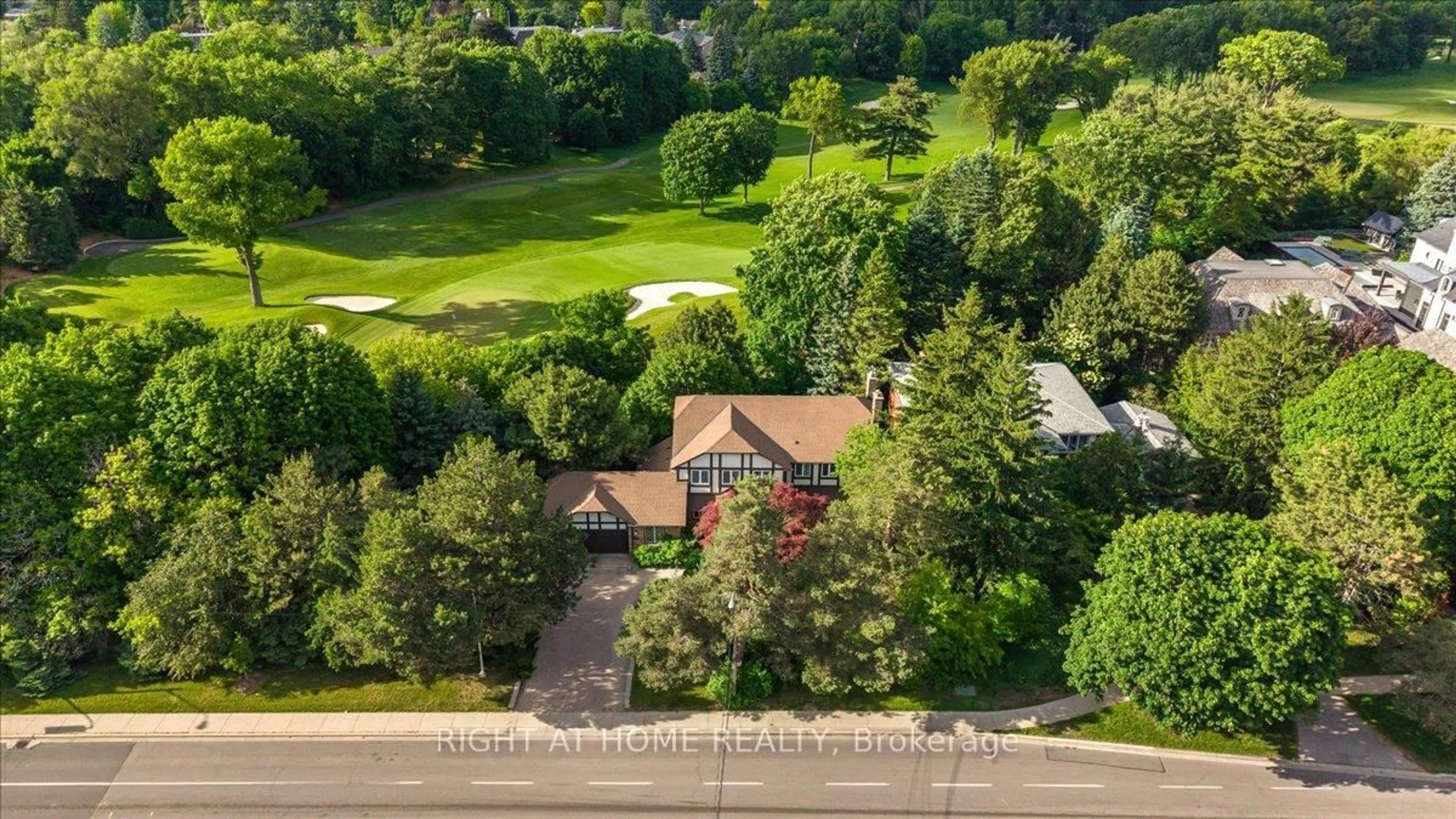 A pic from outside/outdoor area/front of a property/back of a property/a pic from drone, water/lake/river/ocean view for 437 The Kingsway, Toronto Ontario M9A 3W1