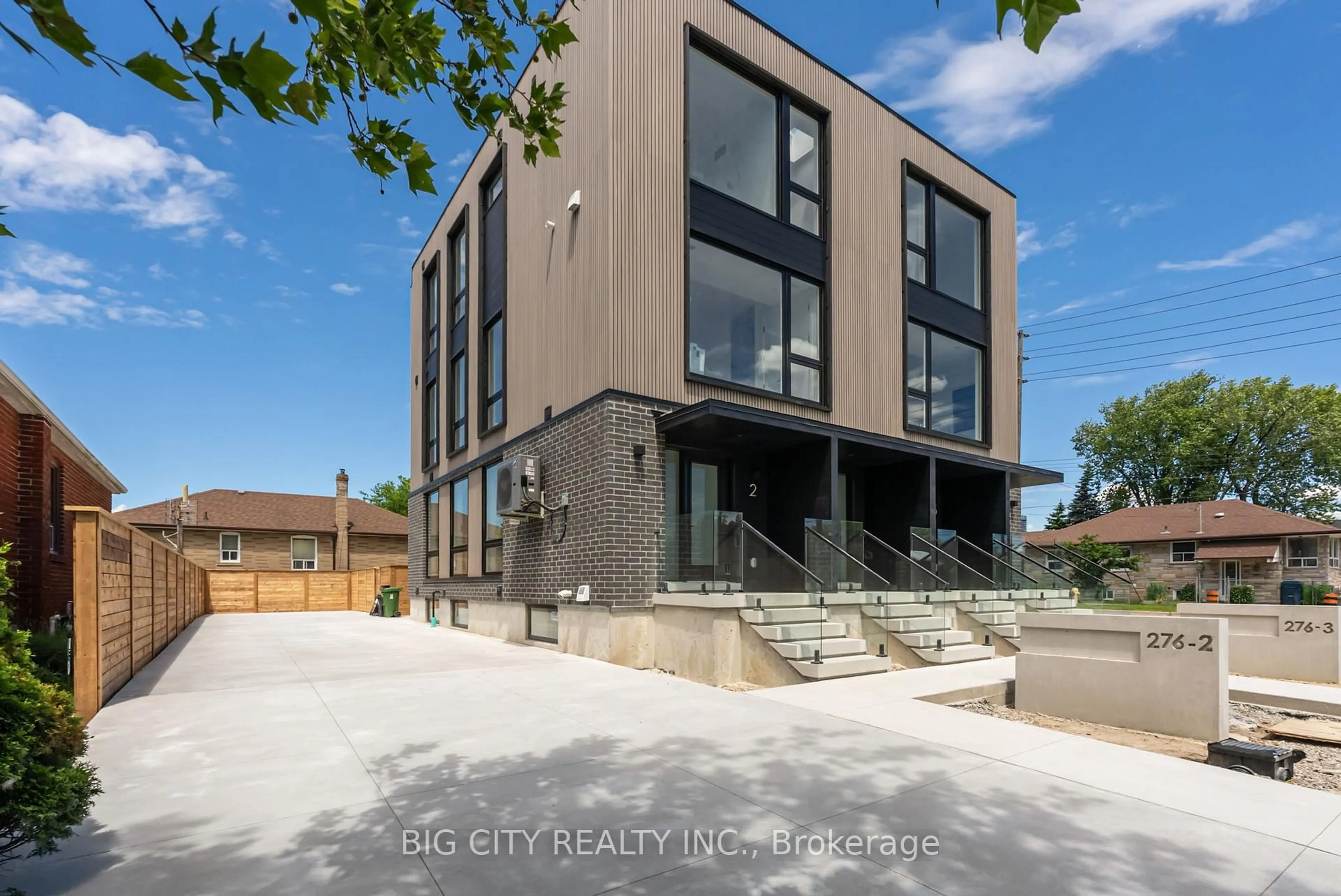 A pic from outside/outdoor area/front of a property/back of a property/a pic from drone, street for 276 Lanor Ave #3, Toronto Ontario M8W 2P9