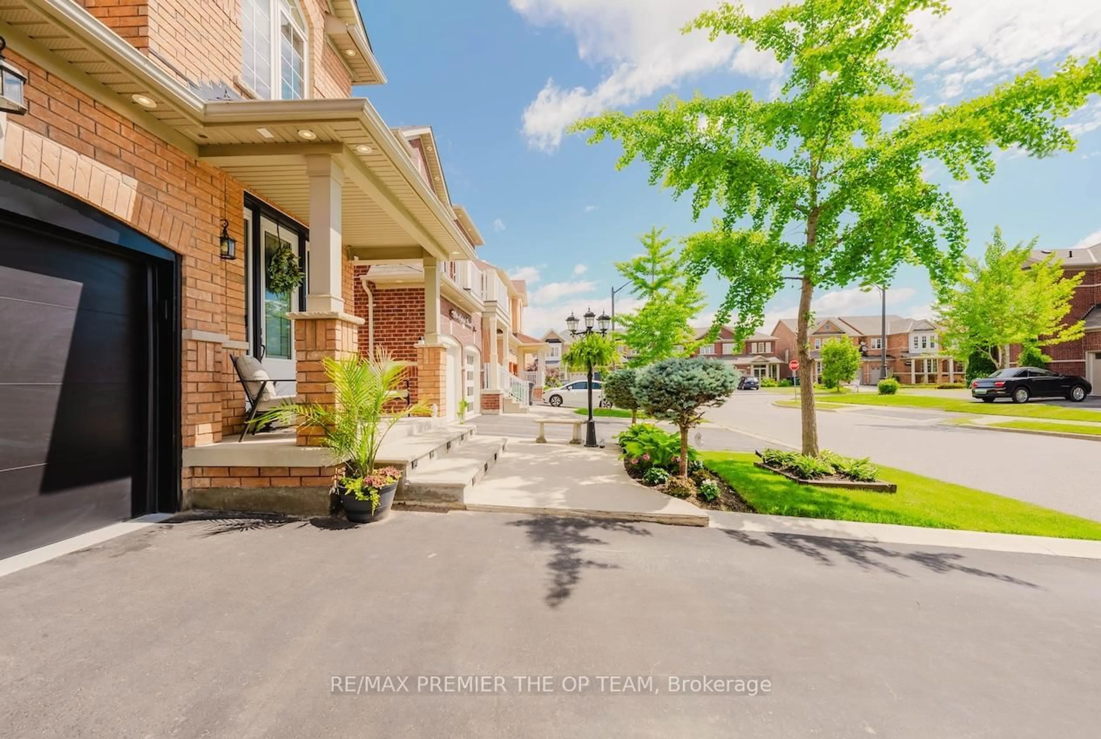 Patio, street for 34 Hybrid St, Brampton Ontario L7A 0N2