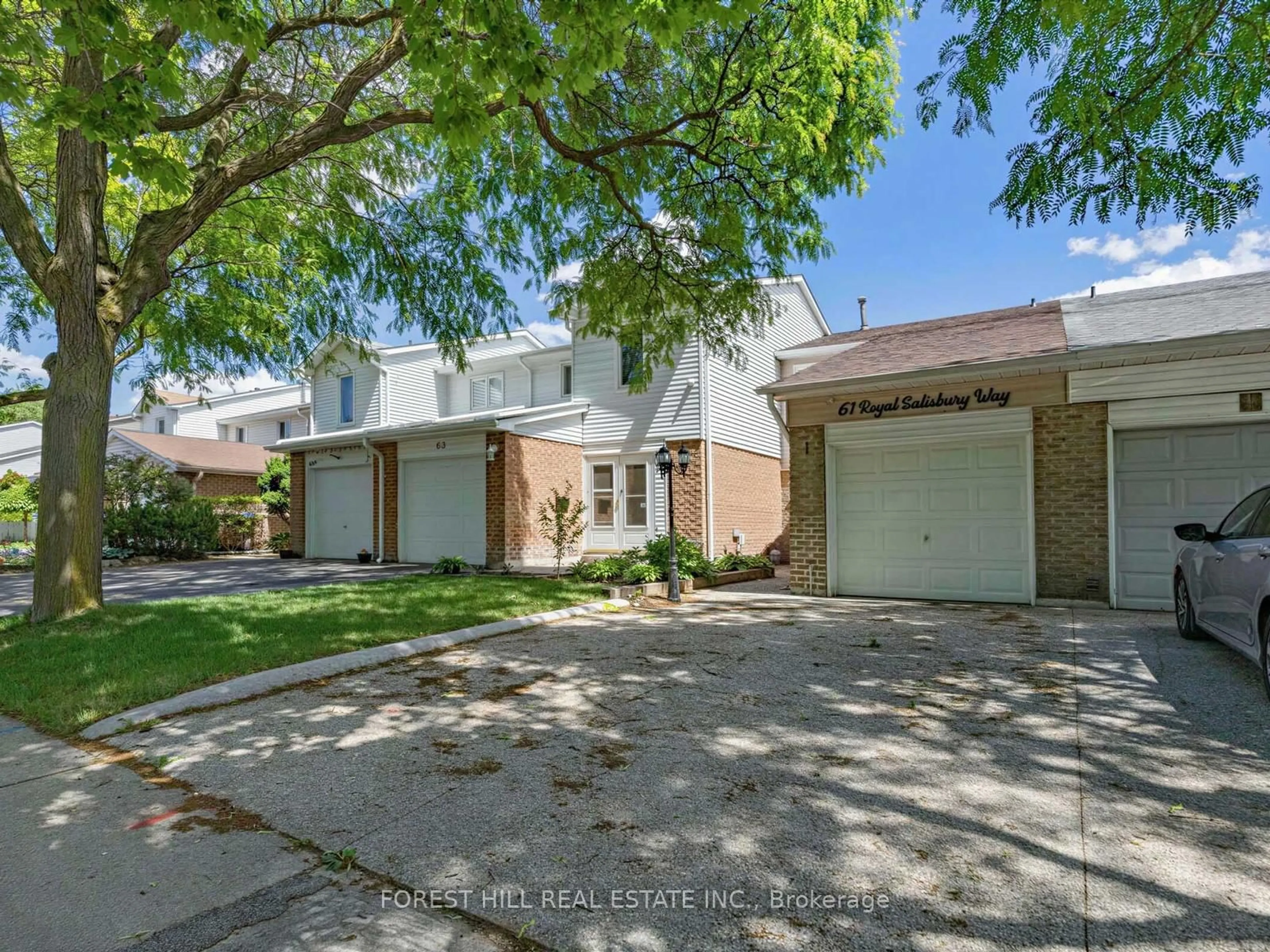 A pic from outside/outdoor area/front of a property/back of a property/a pic from drone, street for 61 Royal Salisbury Way, Brampton Ontario L6V 3J3