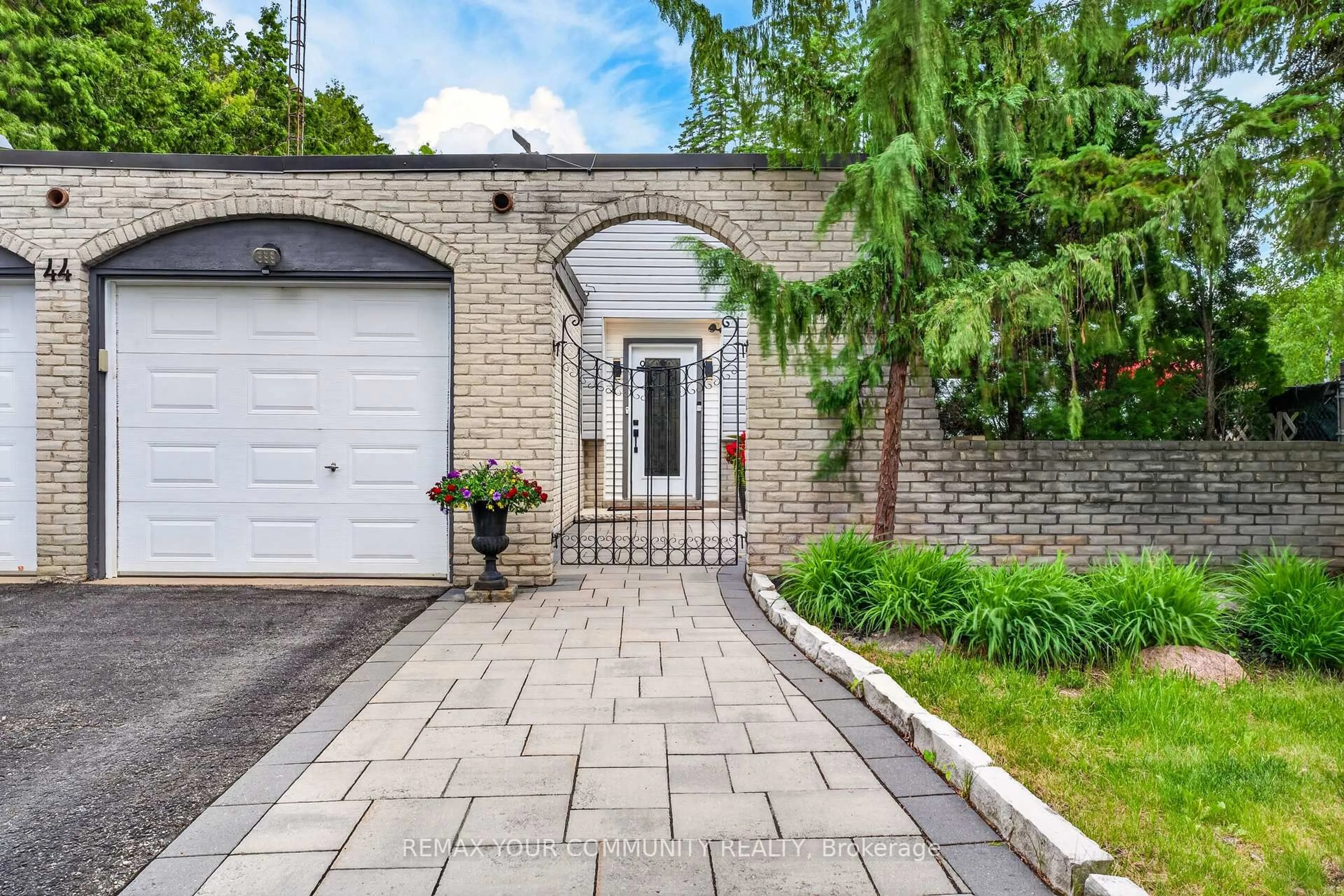 Home with brick exterior material, street for 44 Pineridge Dr, Caledon Ontario L7E 0M4