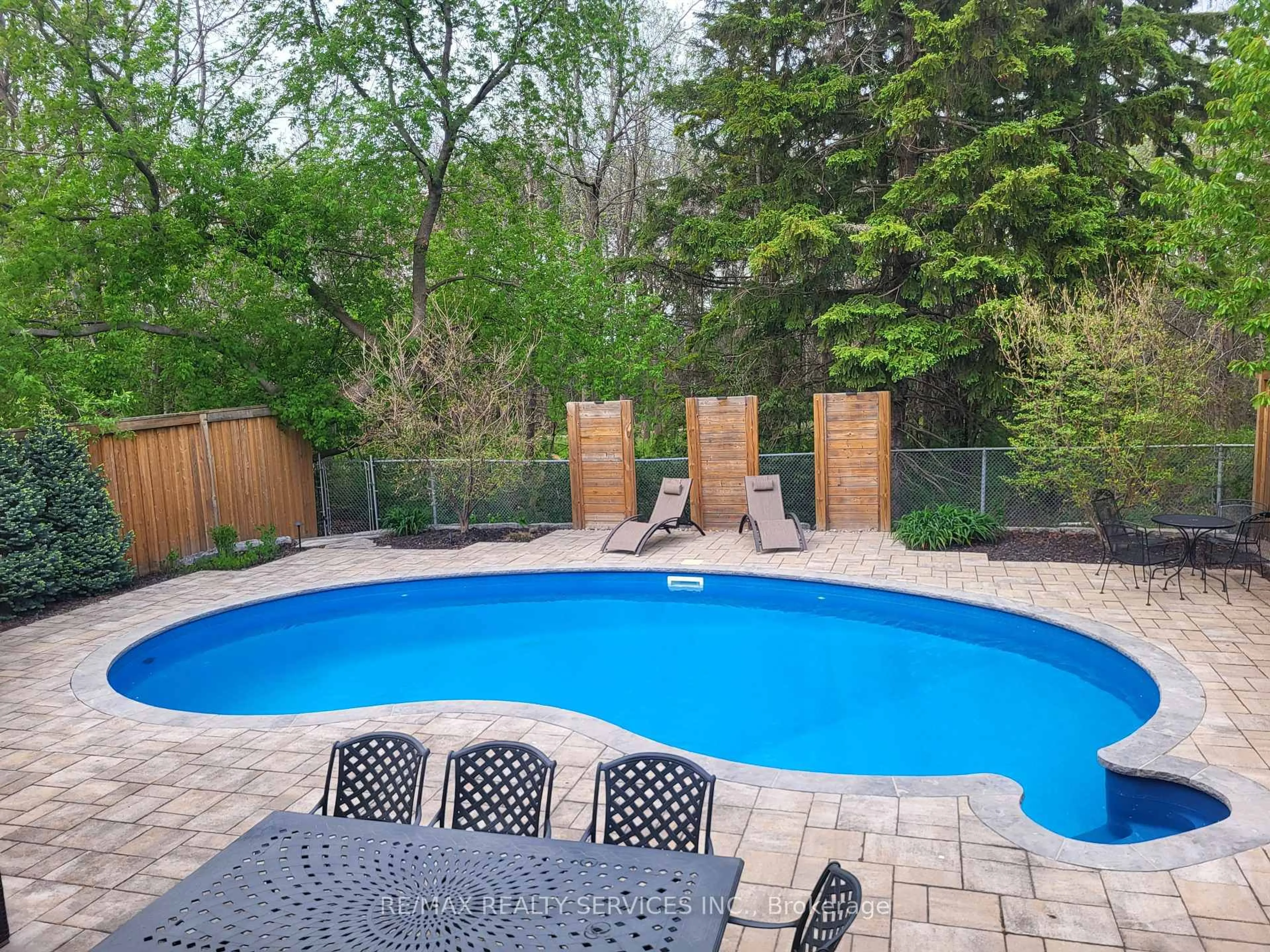 Pool for 28 Chickadee Cres, Brampton Ontario L6Z 3L2