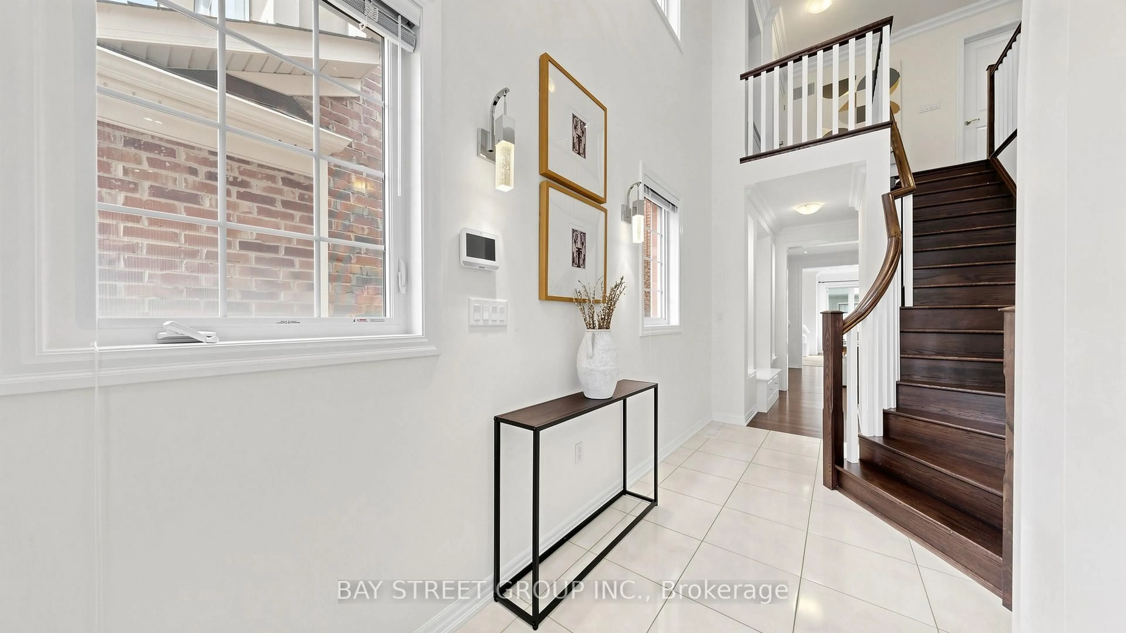 Indoor entryway for 170 Fowley Dr, Oakville Ontario L6H 0M8