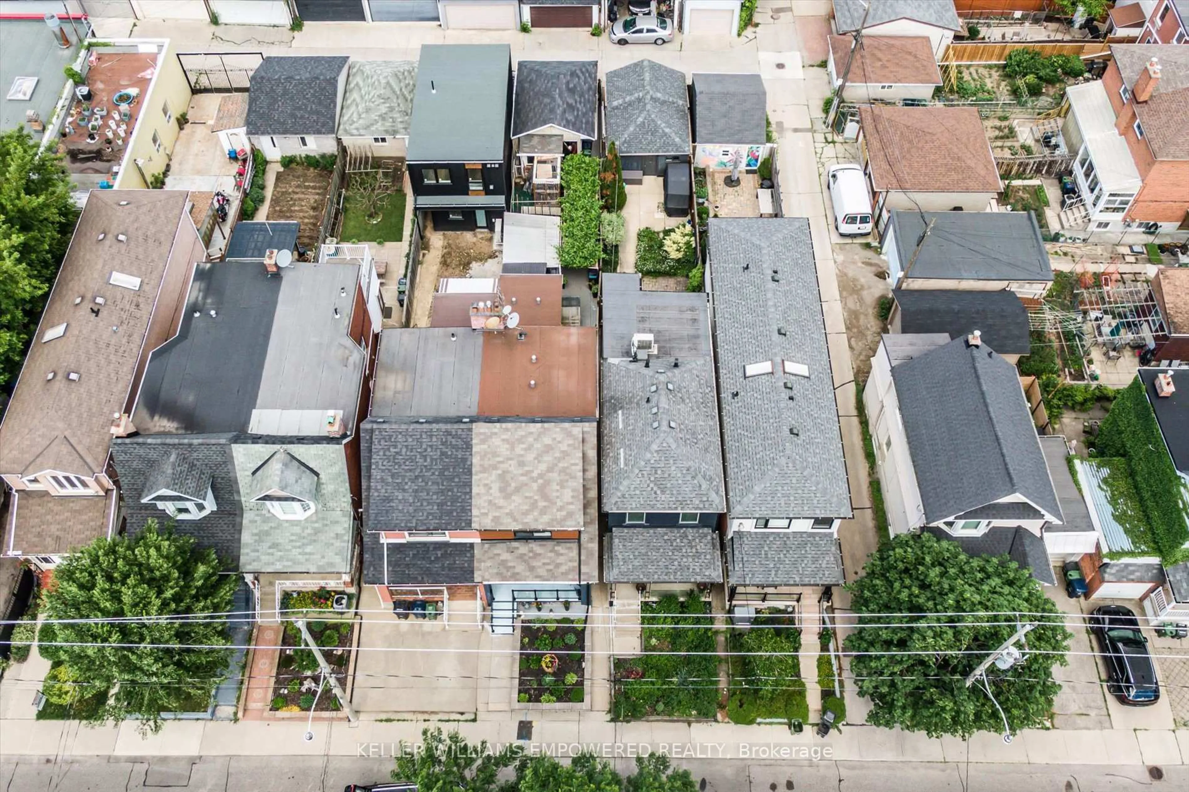 A pic from outside/outdoor area/front of a property/back of a property/a pic from drone, street for 219 Earlscourt Ave, Toronto Ontario M6E 4B4