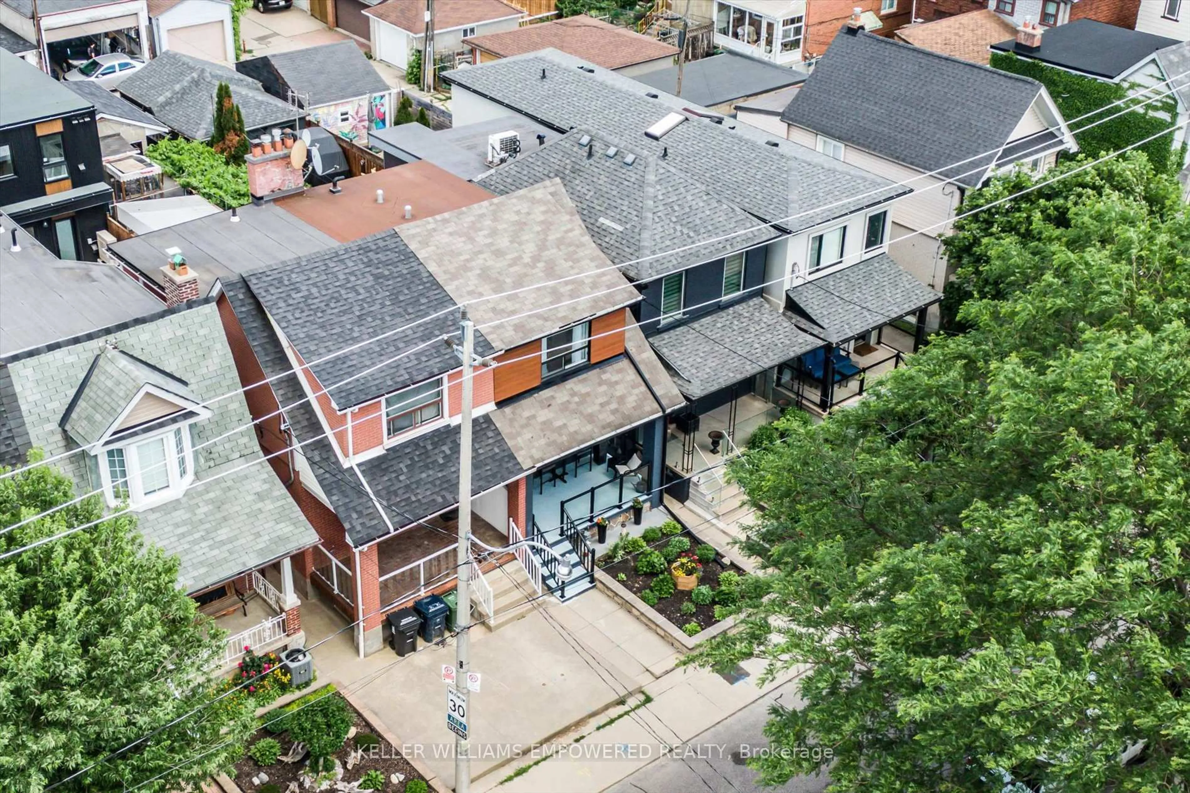 A pic from outside/outdoor area/front of a property/back of a property/a pic from drone, city buildings view from balcony for 219 Earlscourt Ave, Toronto Ontario M6E 4B4