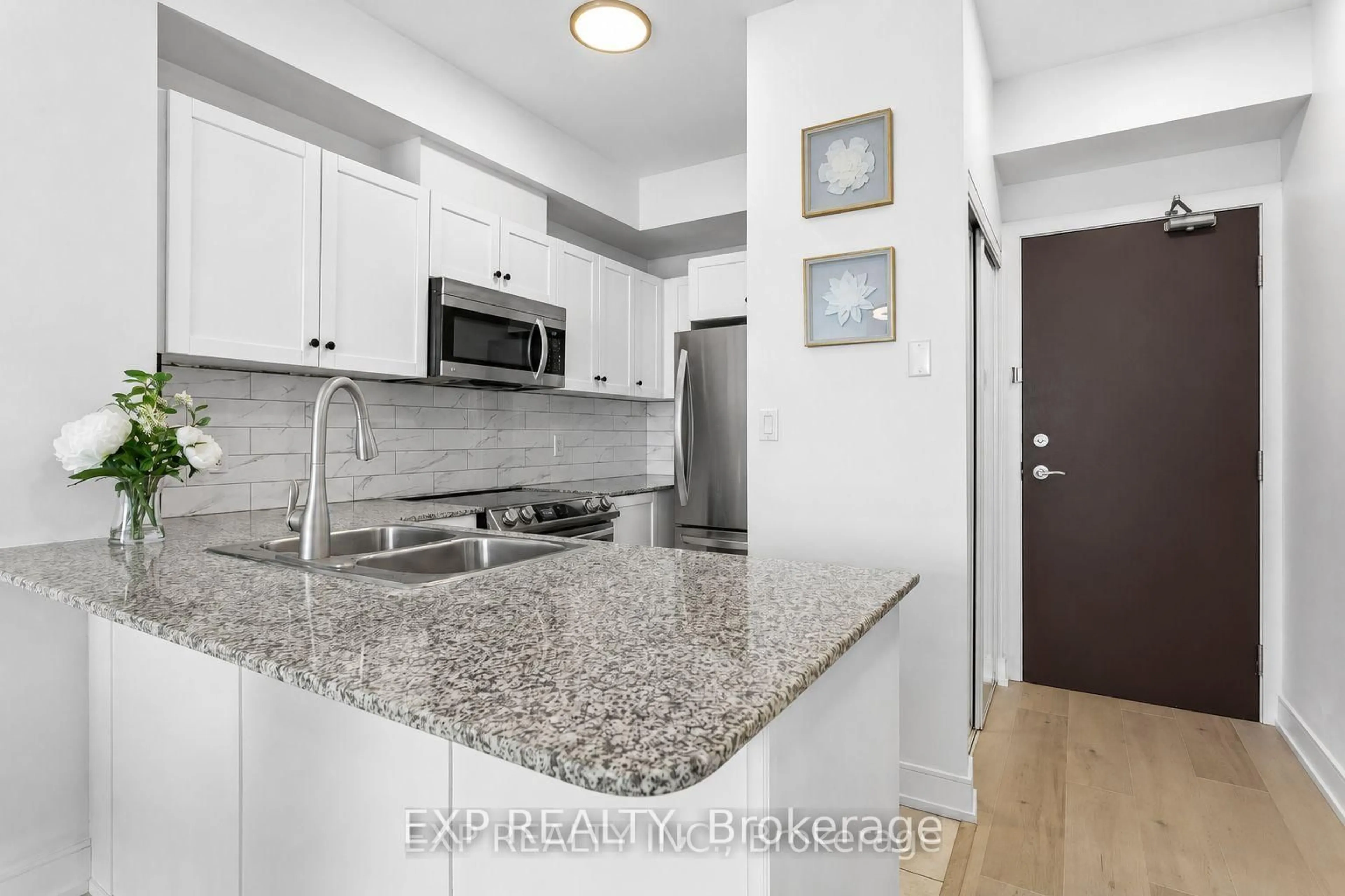 Standard kitchen, ceramic/tile floor for 1359 Rathburn Rd #1406, Mississauga Ontario L4W 5P7