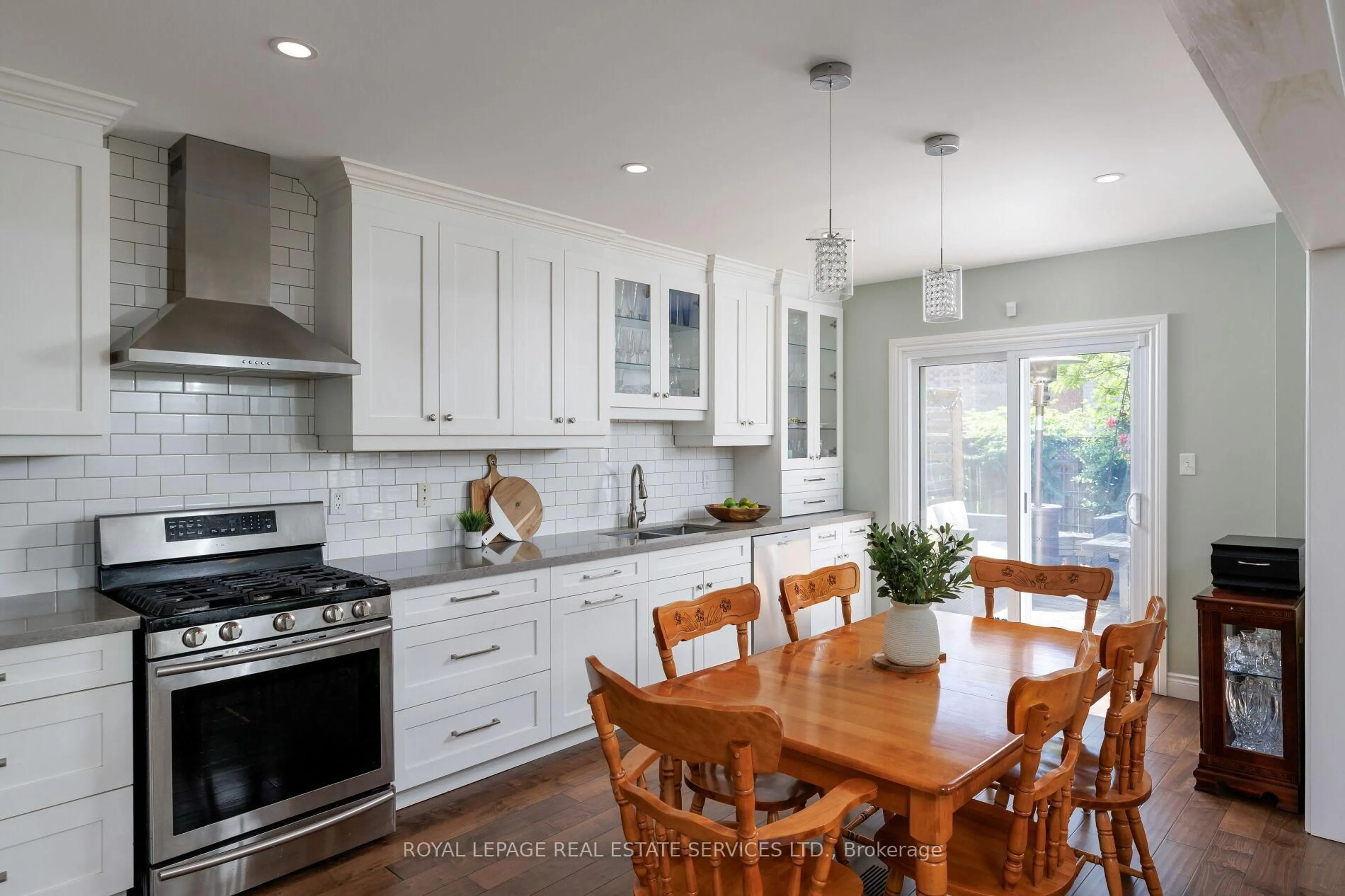 Open concept kitchen, ceramic/tile floor for 2140 Stillmeadow Rd, Oakville Ontario L6M 3R1